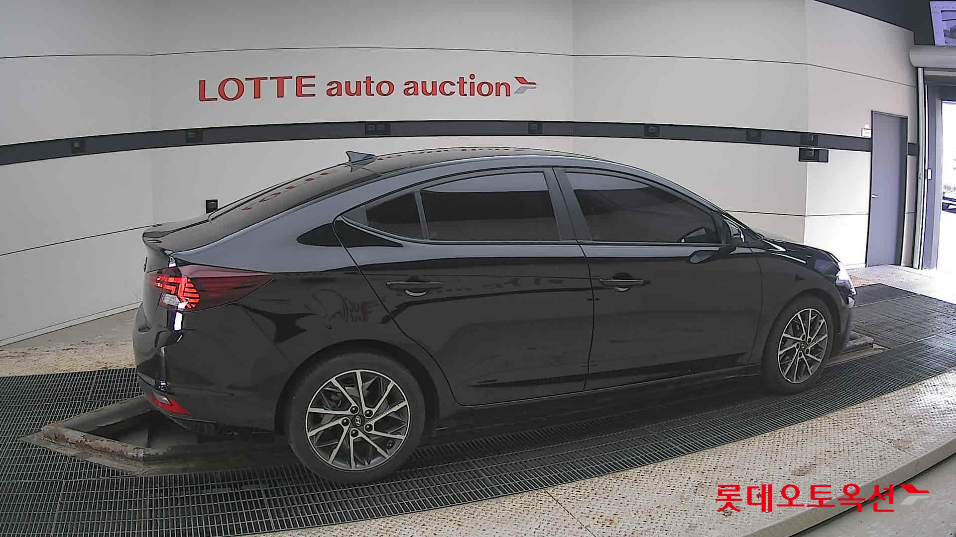 Hyundai Elantra 2020 - Image 20