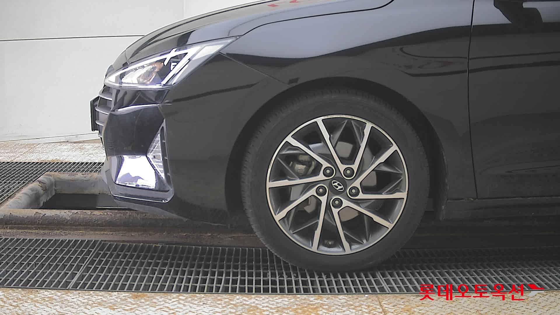 Hyundai Elantra 2020 - Image 25