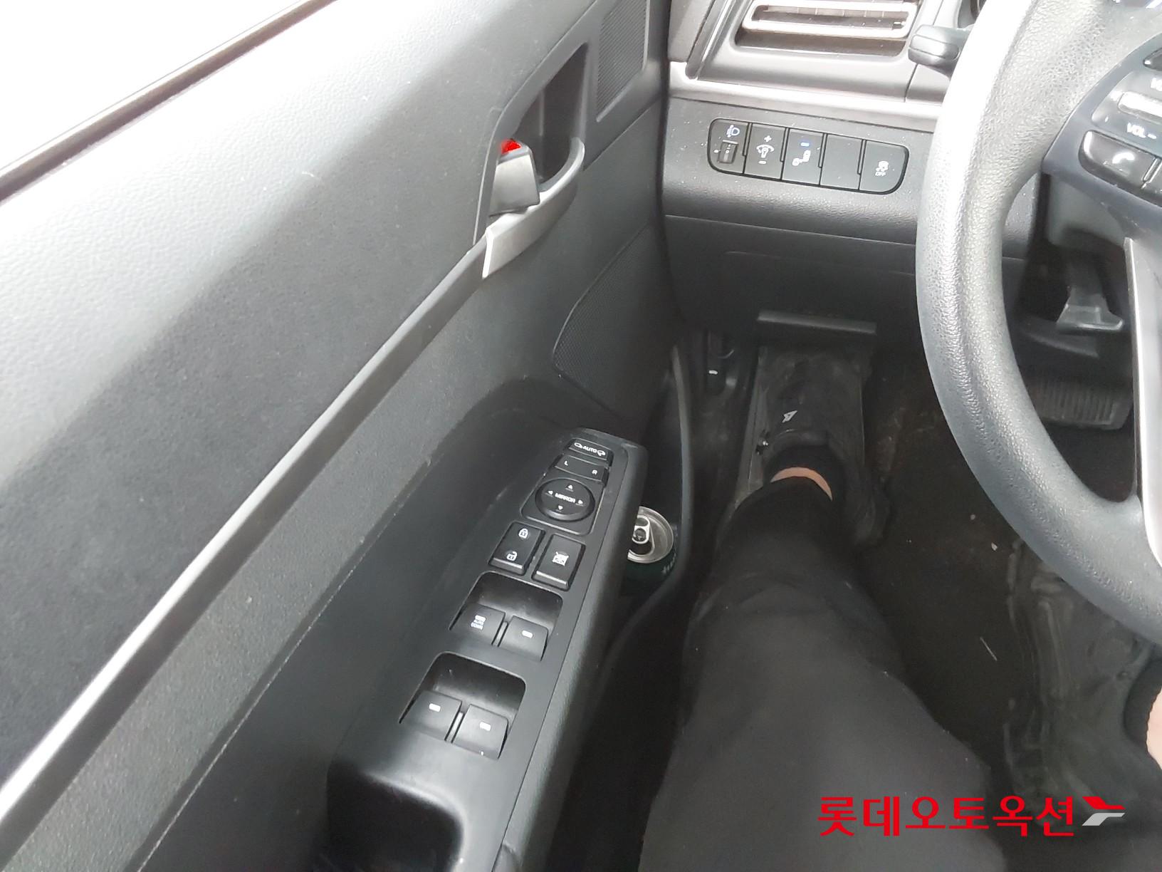 Hyundai Elantra 2020 - Image 29