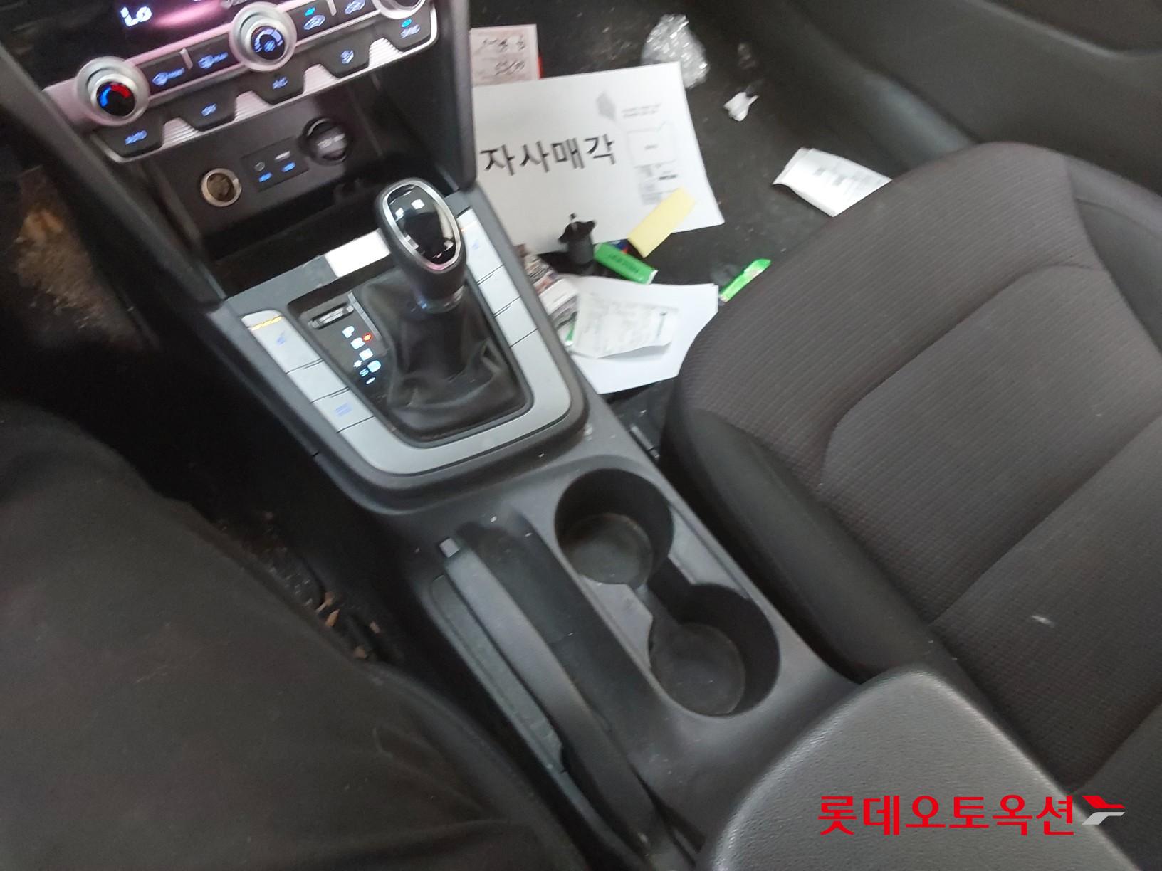 Hyundai Elantra 2020 - Image 34