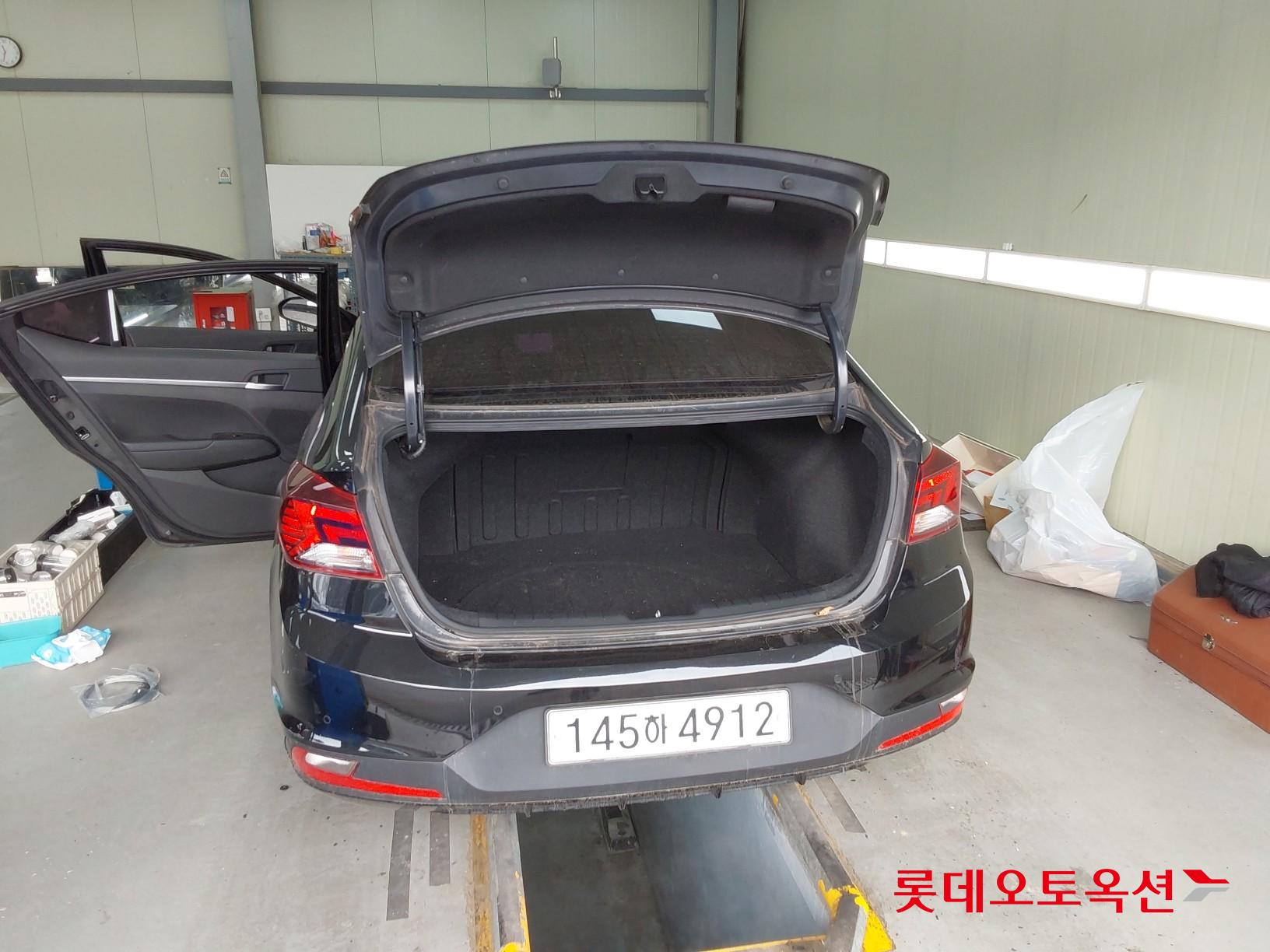 Hyundai Elantra 2020 - Image 9