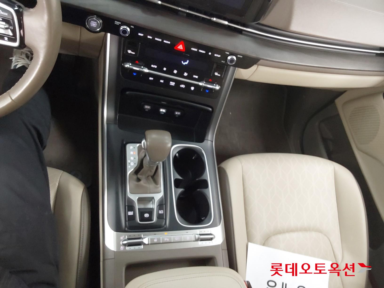 Kia Carnival 2022 - Image 35