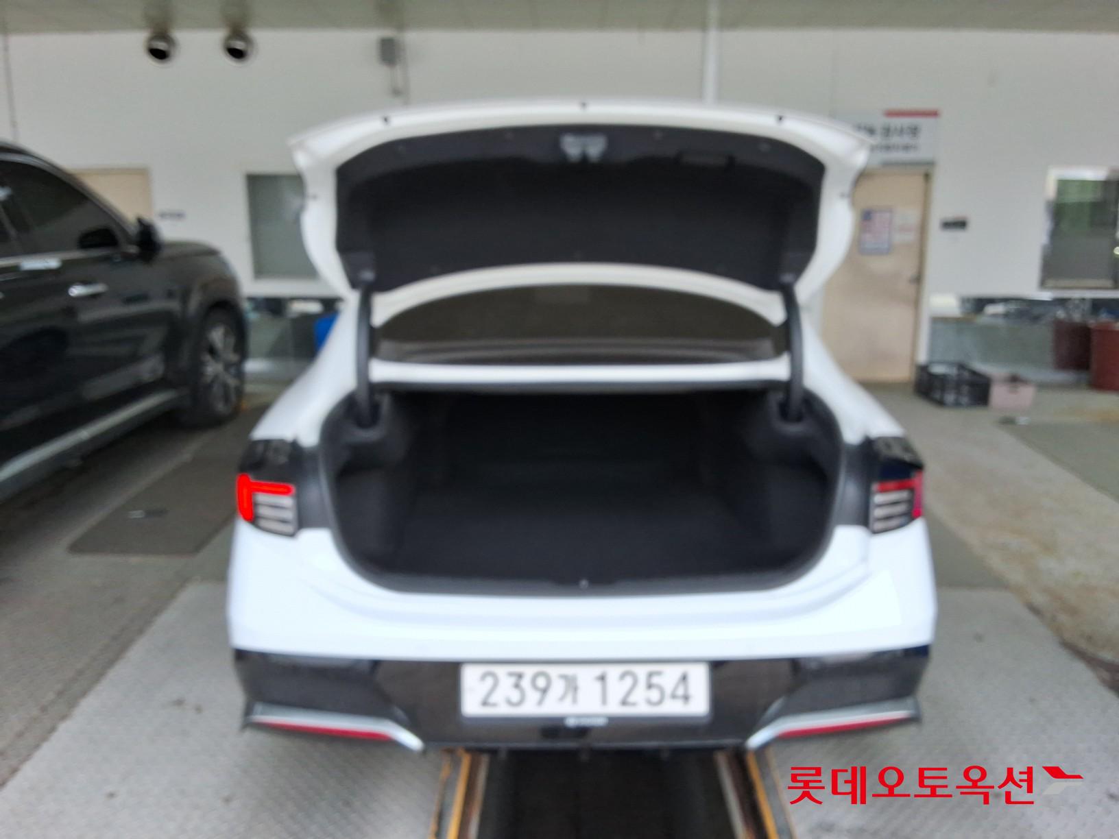 Hyundai Sonata 2024 - Image 9