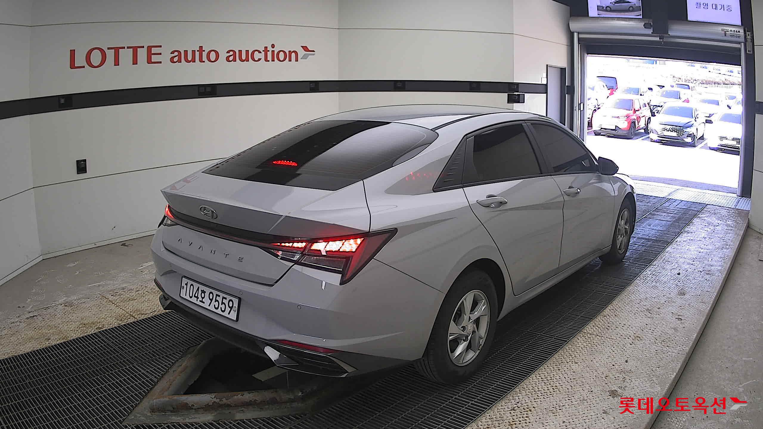 Hyundai Elantra 2021 - Image 5