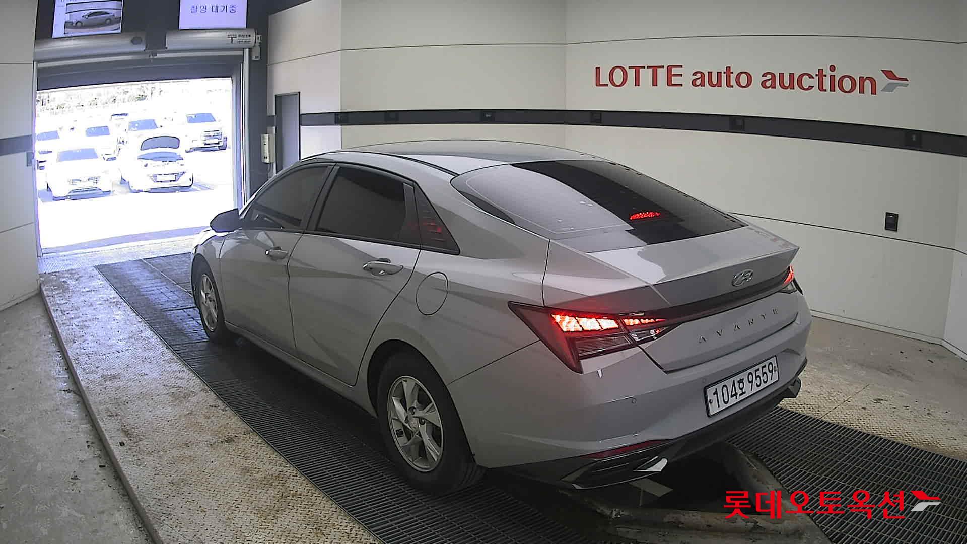 Hyundai Elantra 2021 - Image 4
