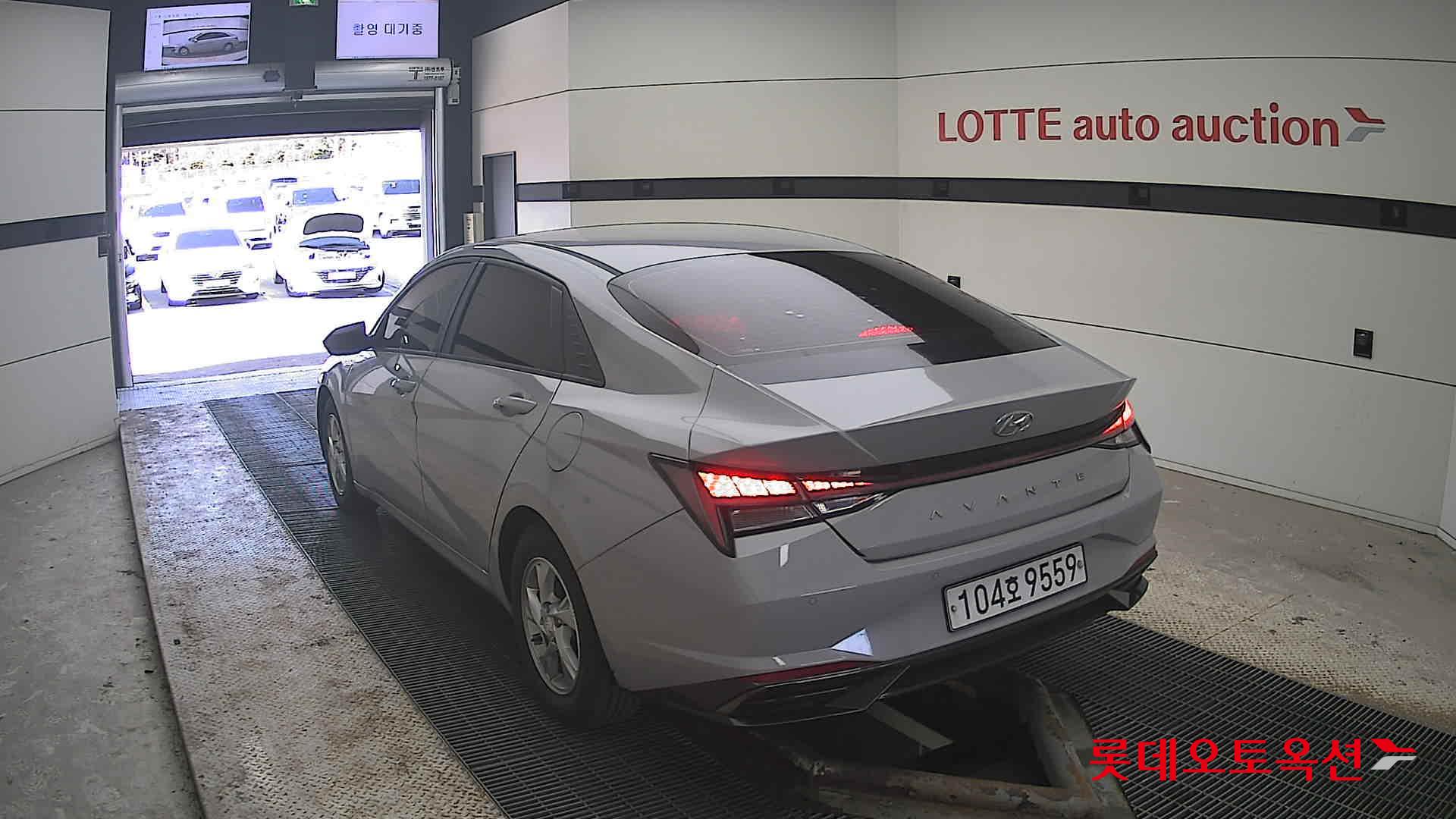 Hyundai Elantra 2021 - Image 16