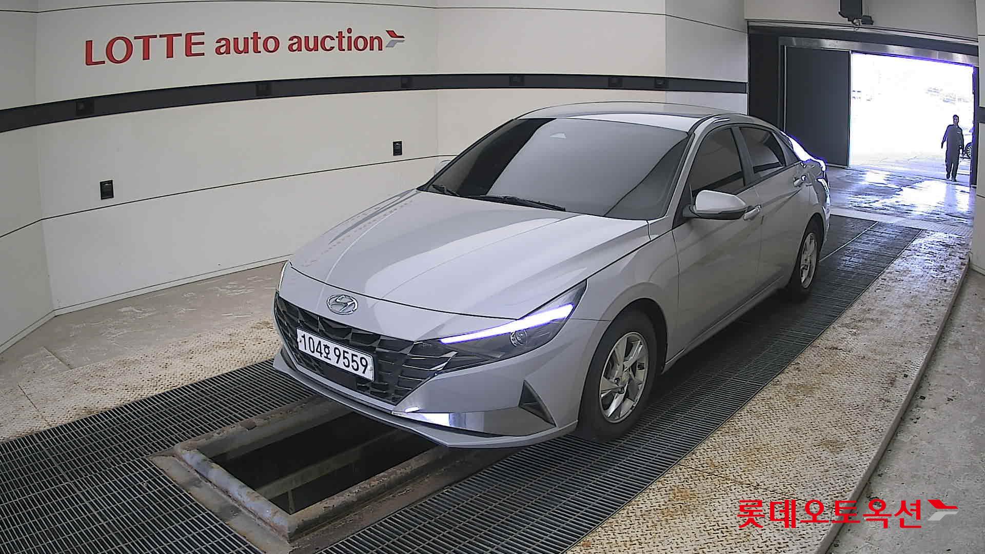 Hyundai Elantra 2021 - Image 3
