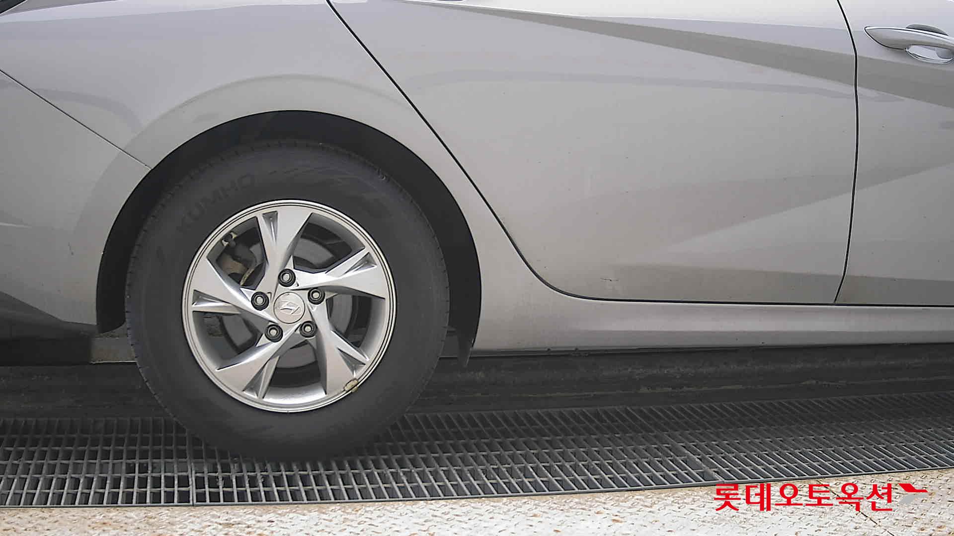 Hyundai Elantra 2021 - Image 28