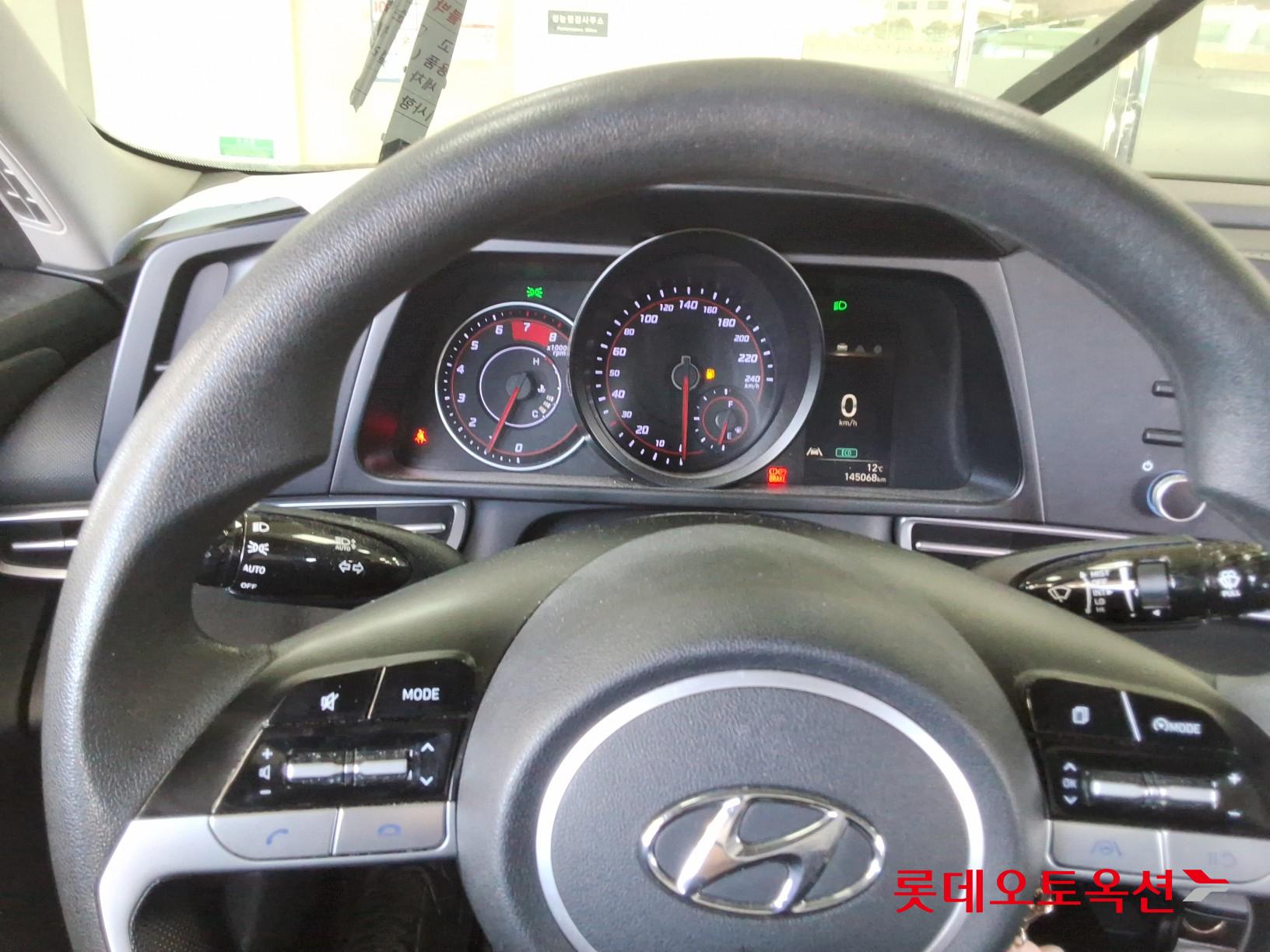 Hyundai Elantra 2021 - Image 30