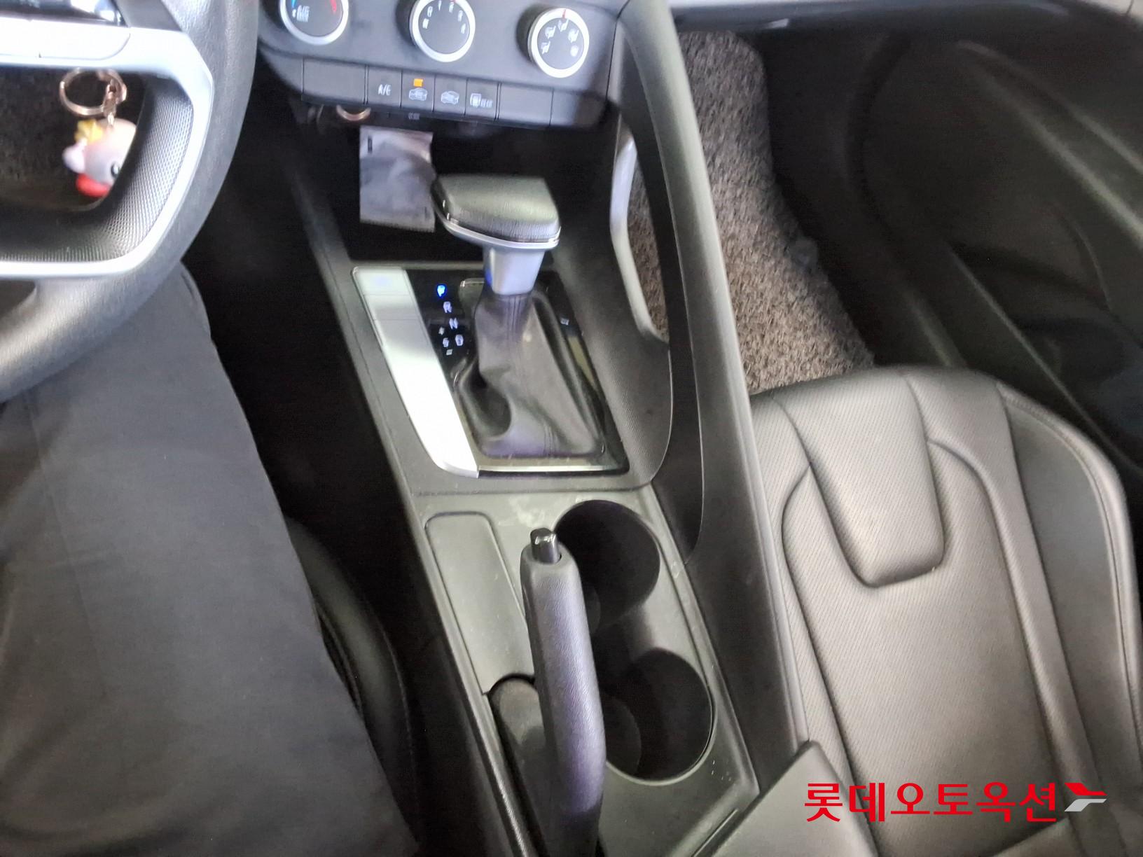 Hyundai Elantra 2021 - Image 33