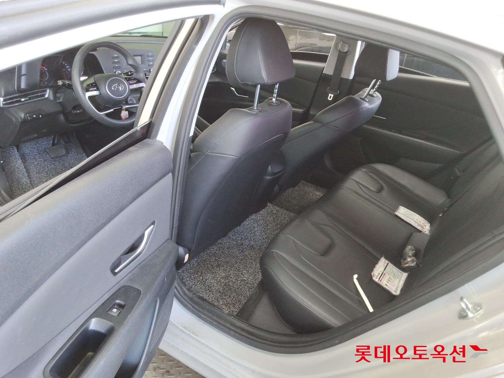Hyundai Elantra 2021 - Image 36