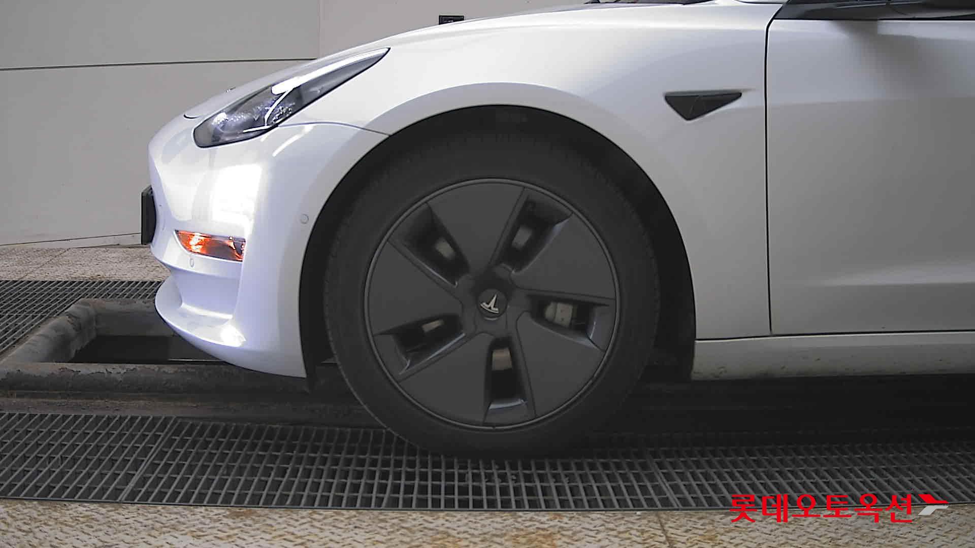 TESLA Model 3 2021 - 이미지 25