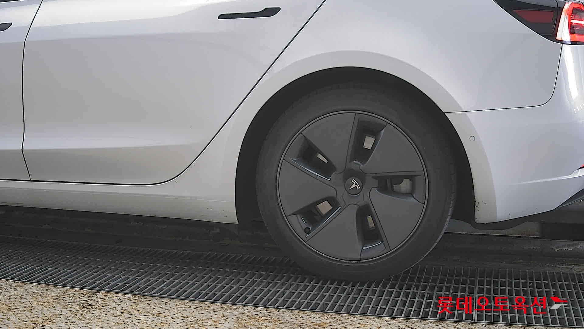 TESLA Model 3 2021 - 이미지 26