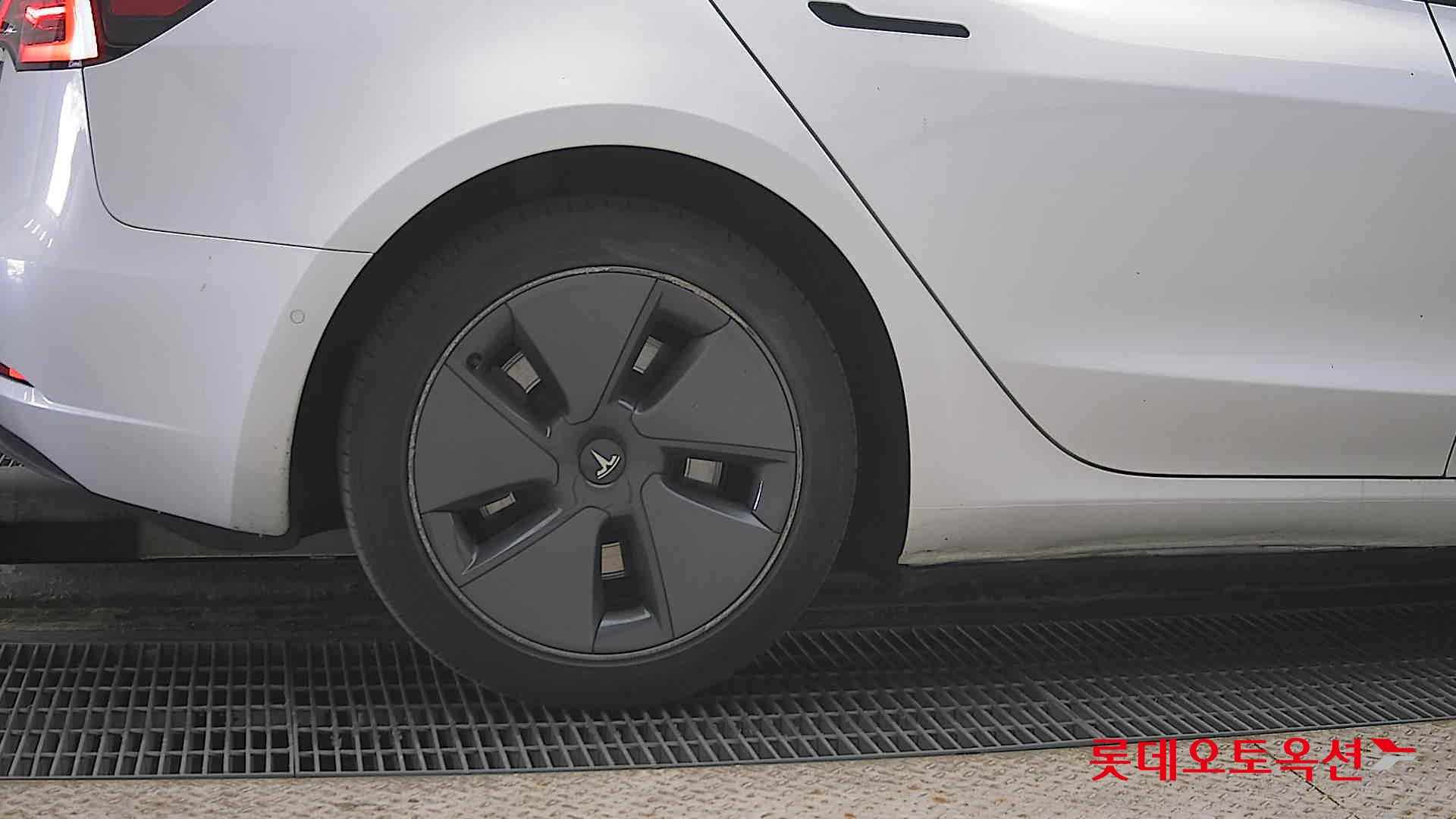 TESLA Model 3 2021 - 이미지 28