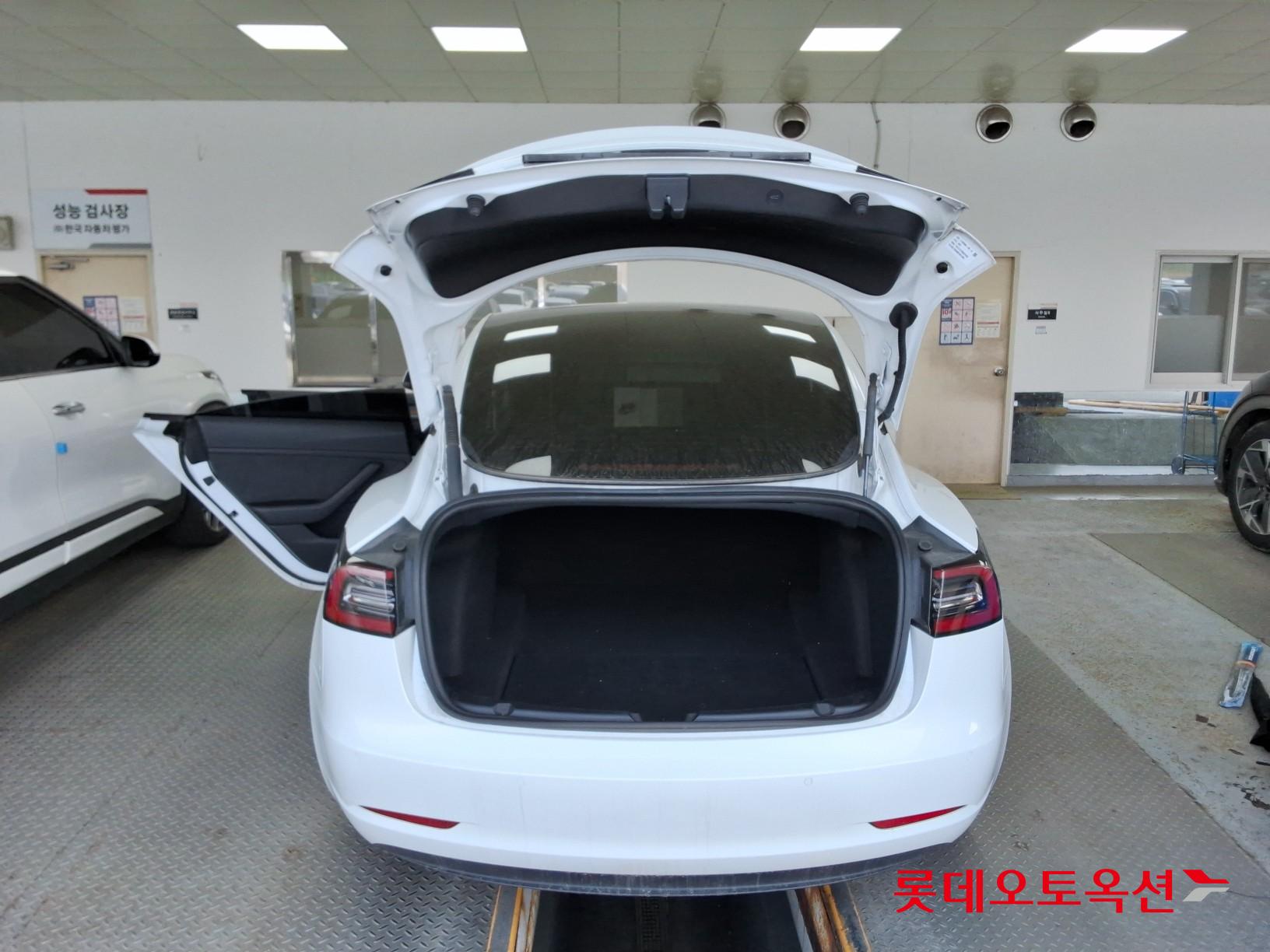 TESLA Model 3 2021 - 이미지 9