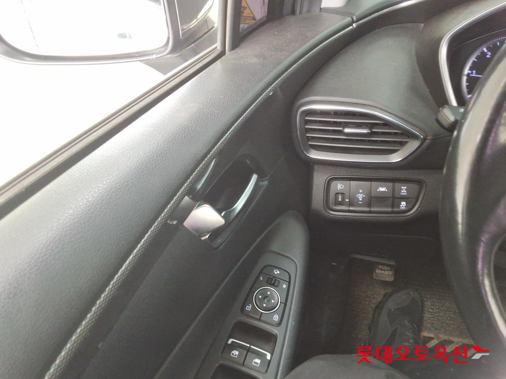 Hyundai Santa Fe 2020 - Image 29