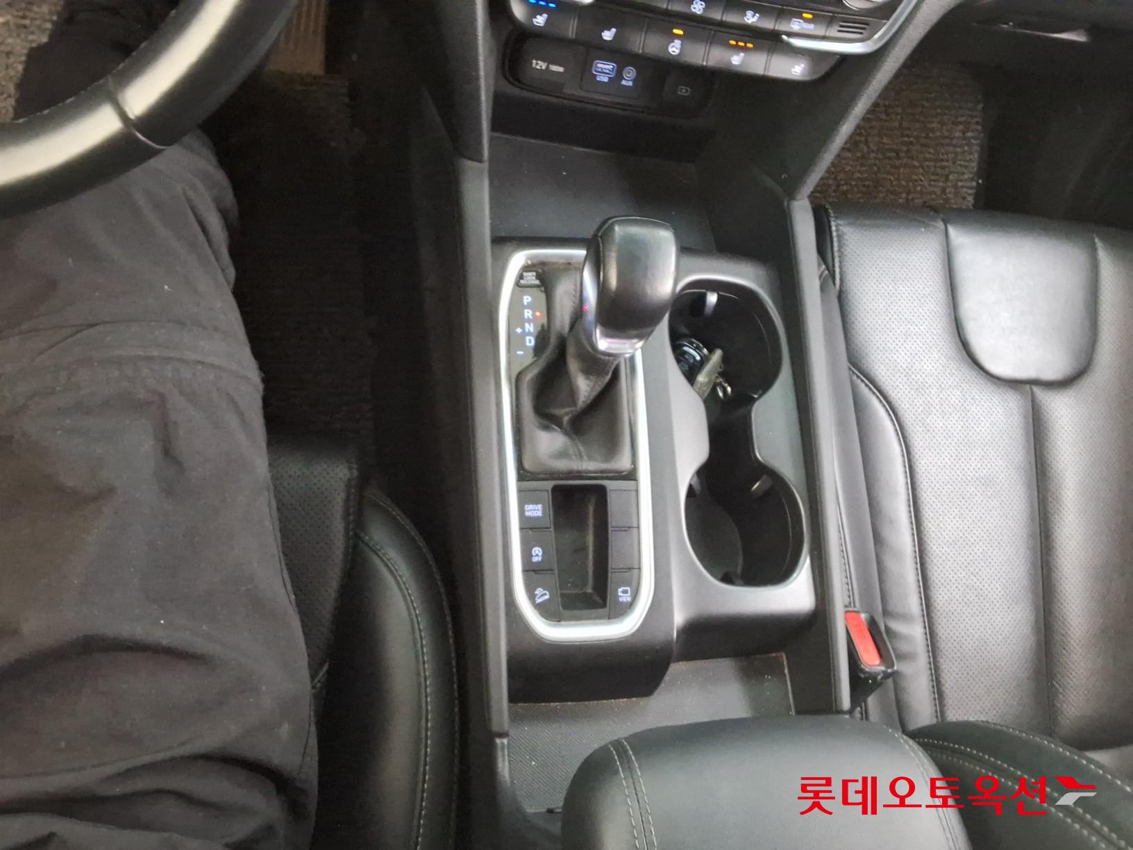 Hyundai Santa Fe 2020 - Image 32