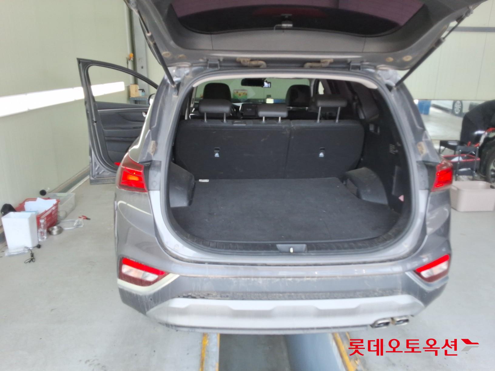 Hyundai Santa Fe 2020 - Image 9