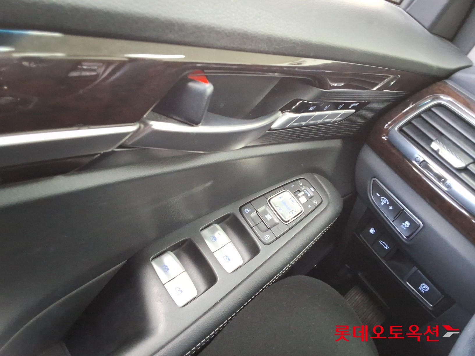 Genesis EQ900 - 29