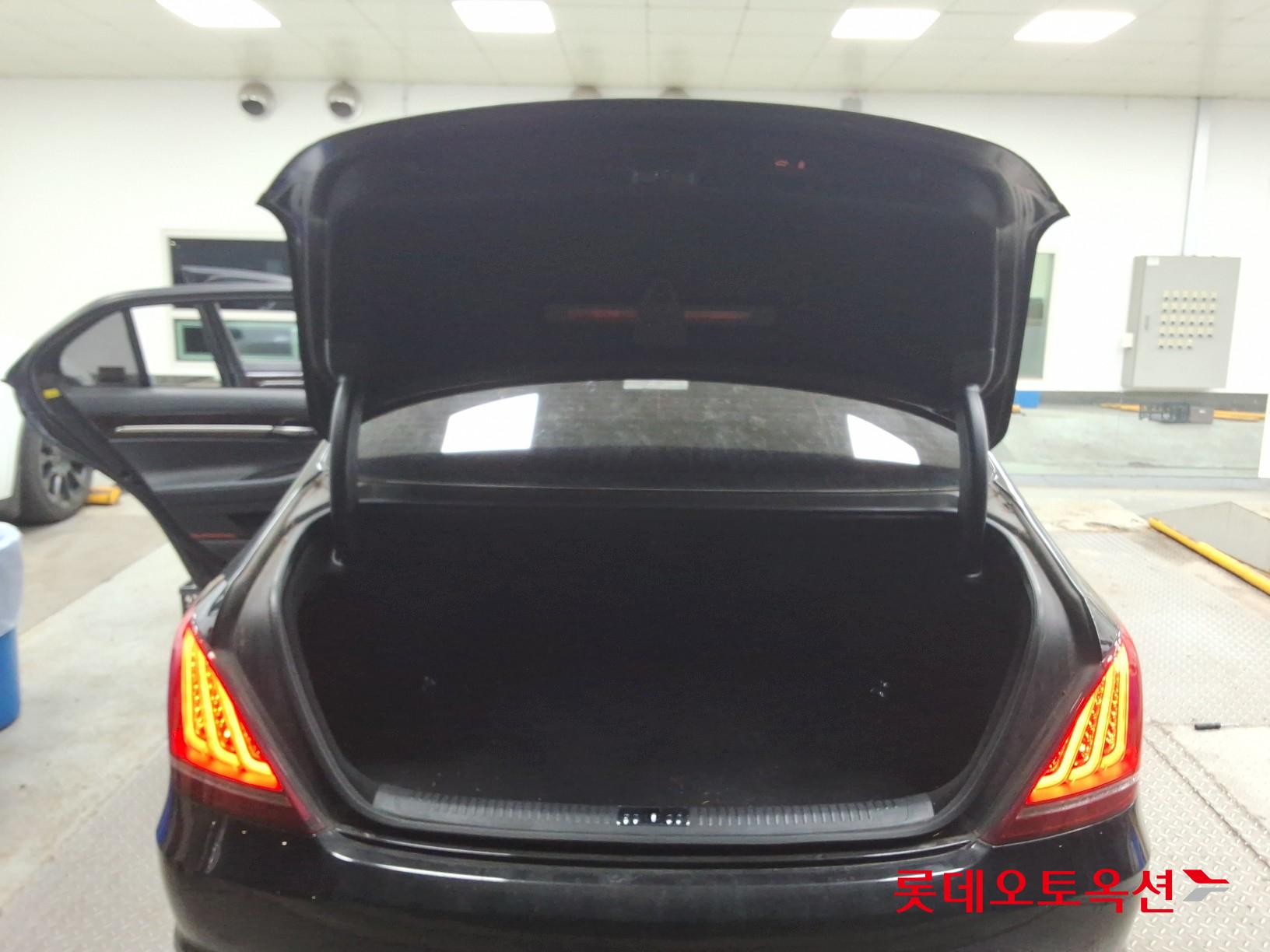 جينيسيس EQ900 2018 - صورة 9