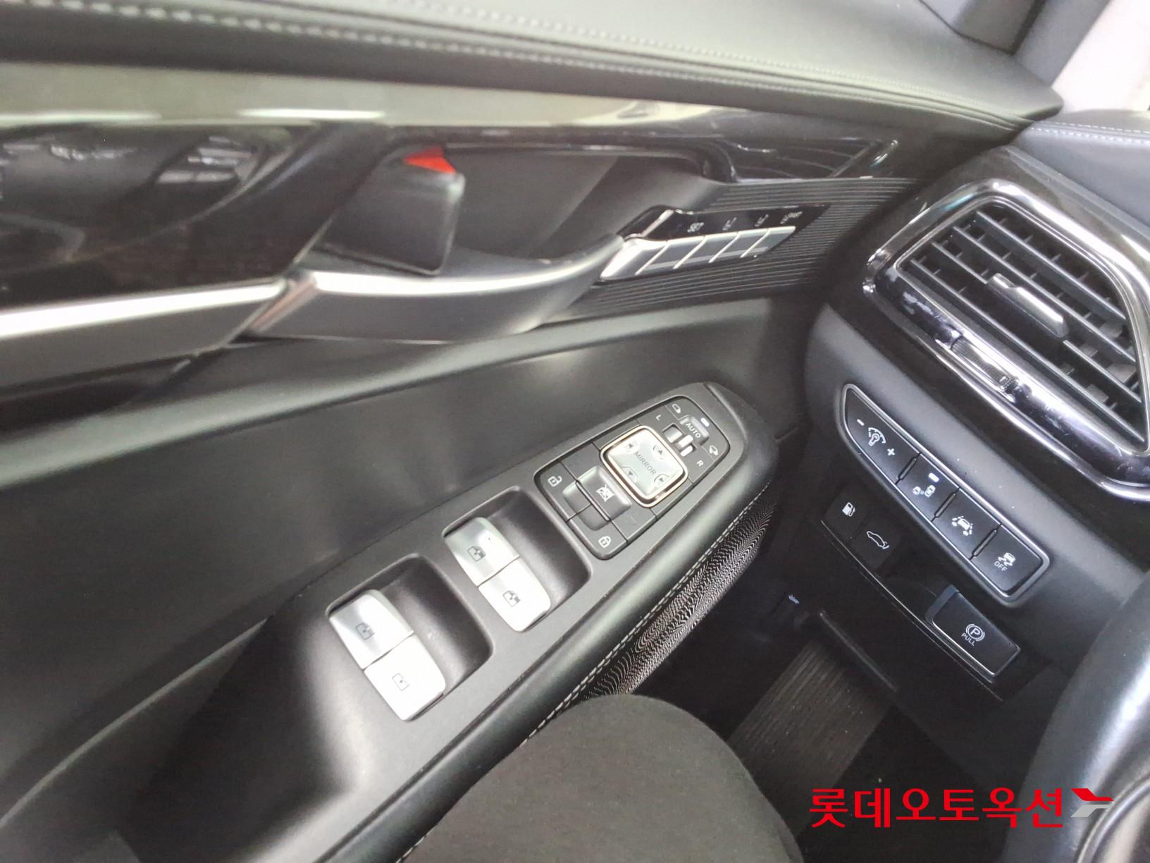 Genesis EQ900 - 29