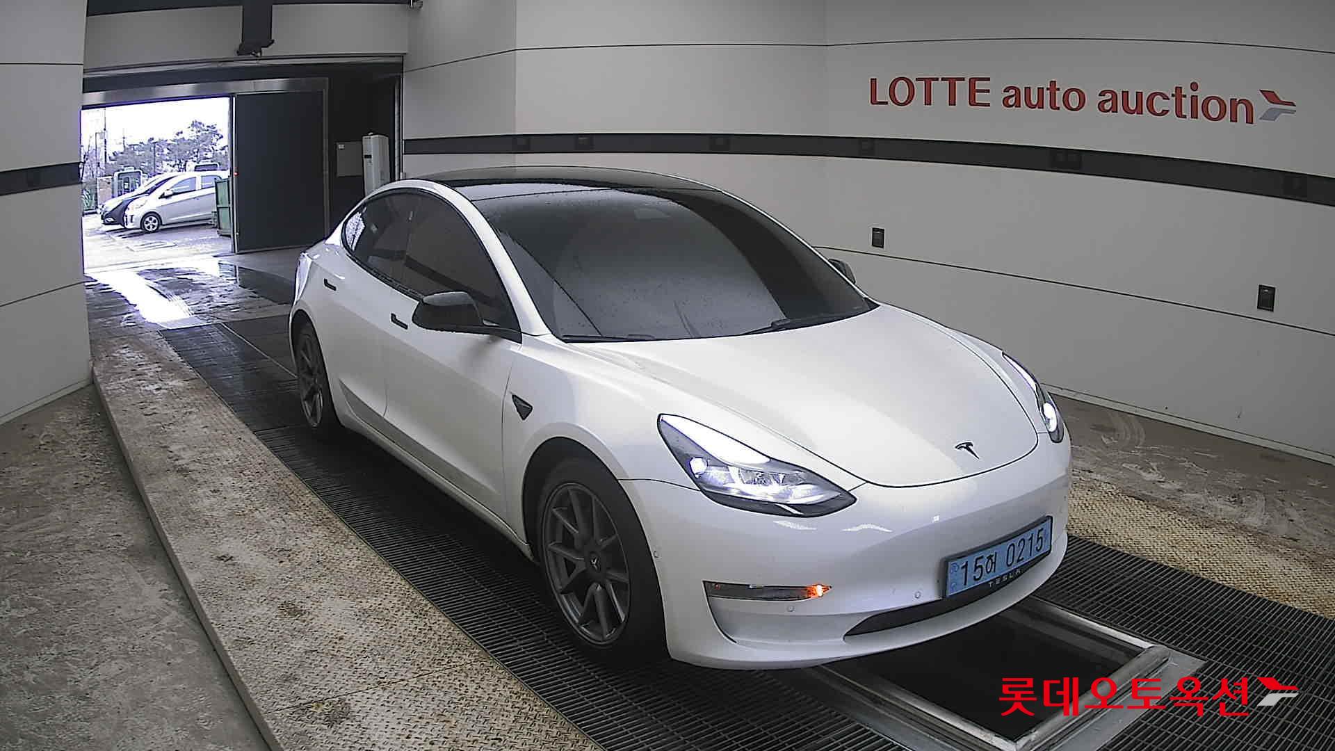 Tesla Model 3 - 6