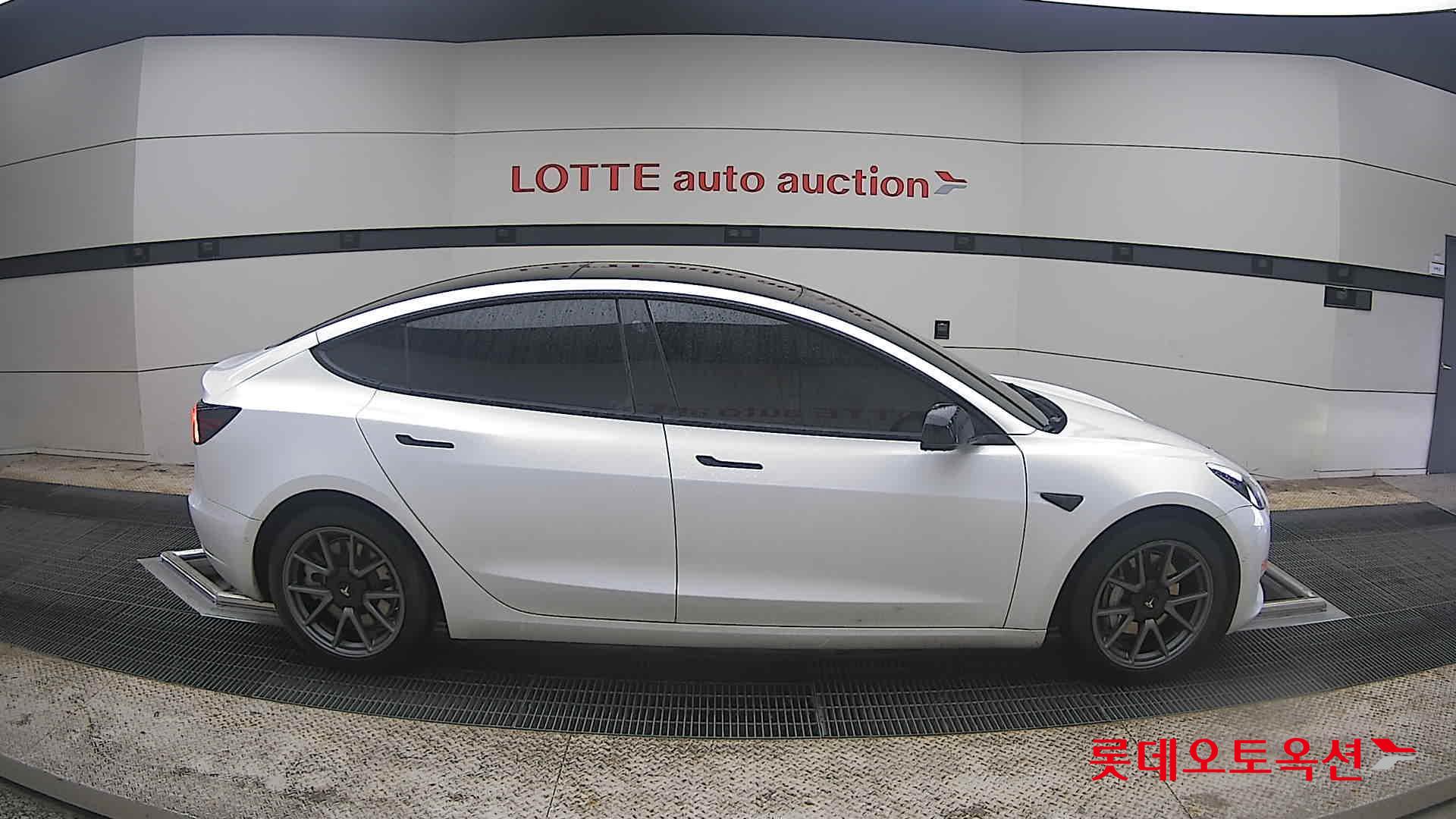 Tesla Model 3 - 21