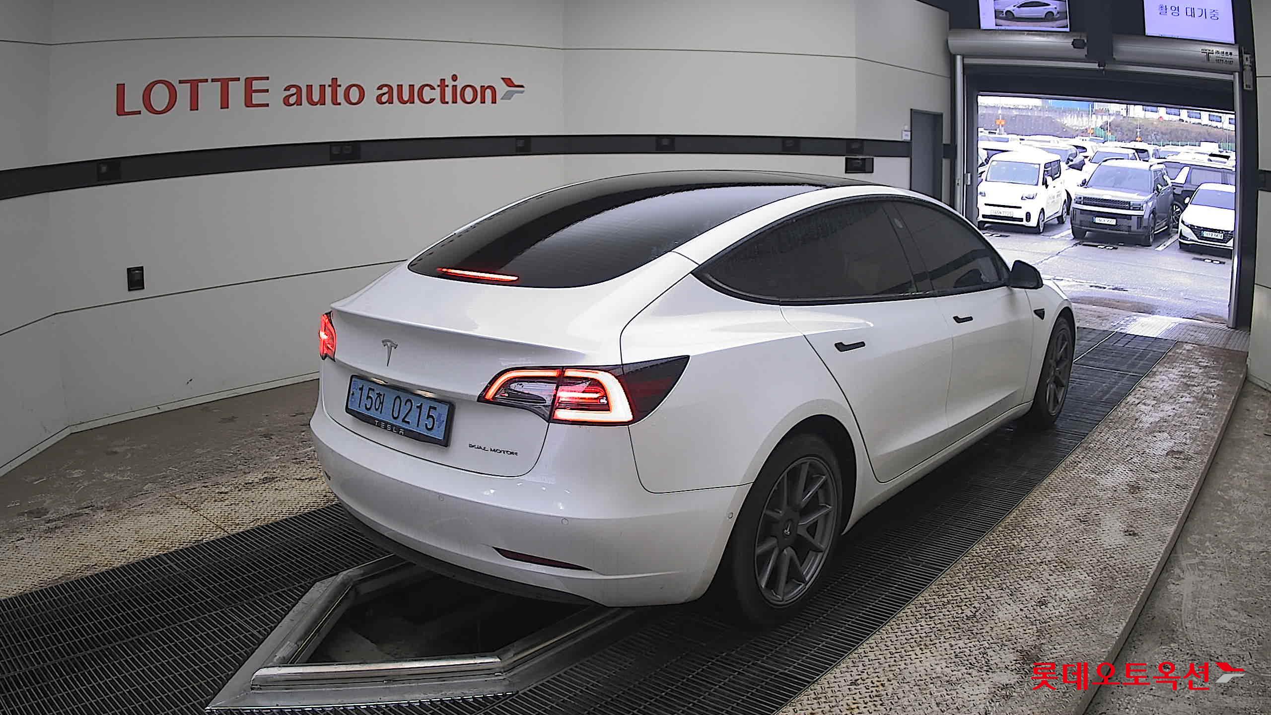 Tesla Model 3 - 5
