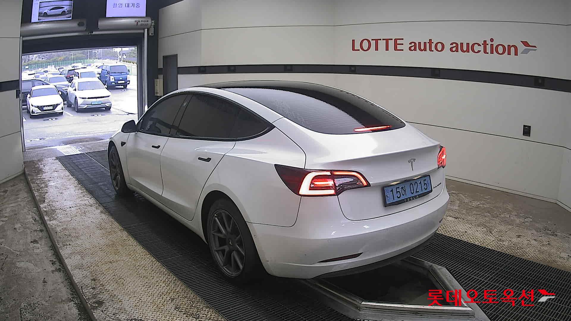 Tesla Model 3 - 4