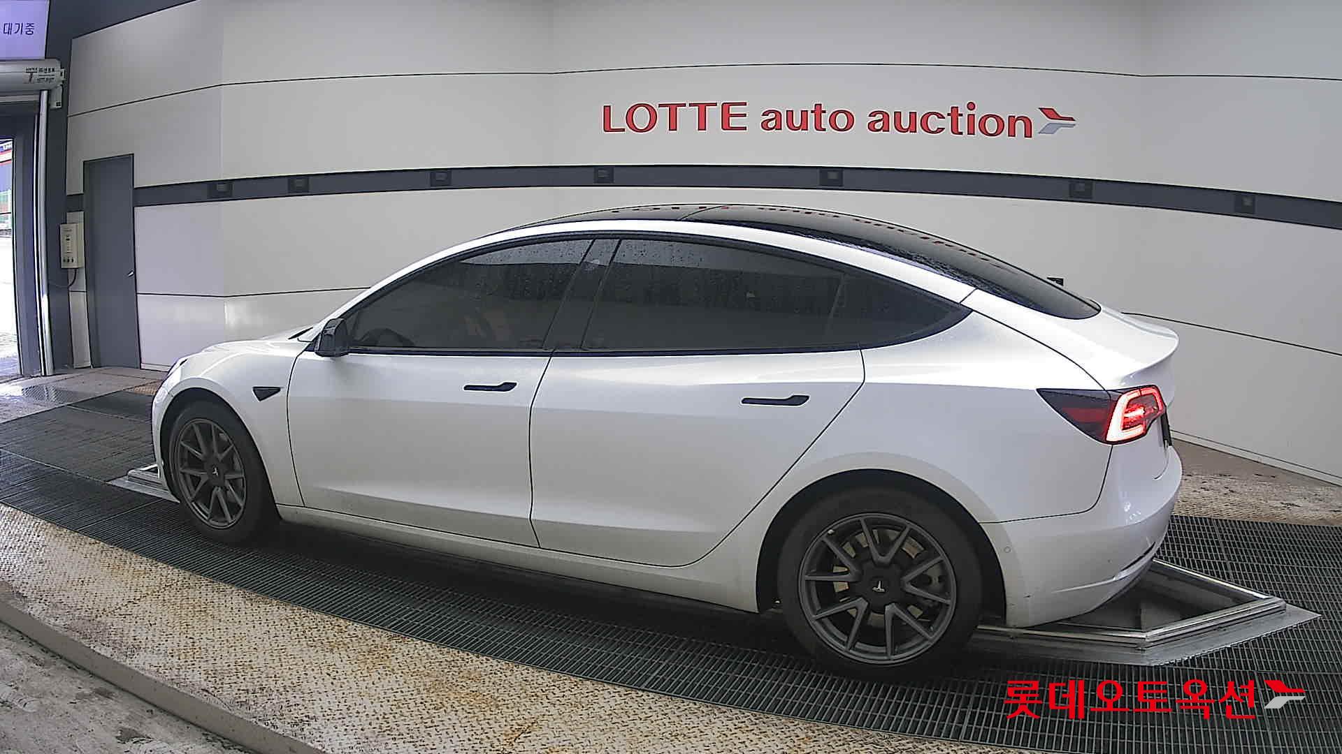 Tesla Model 3 - 14