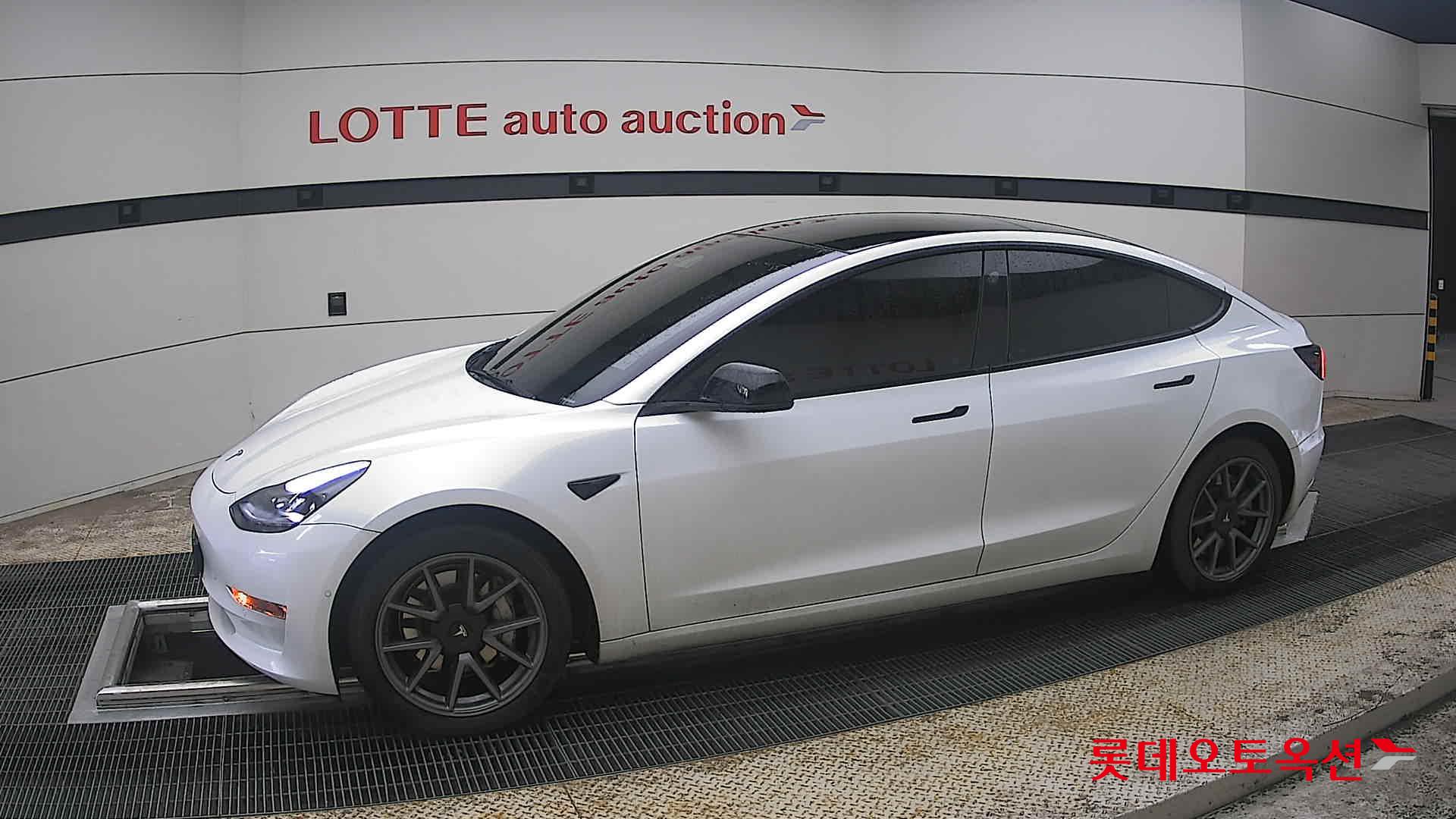 Tesla Model 3 - 12