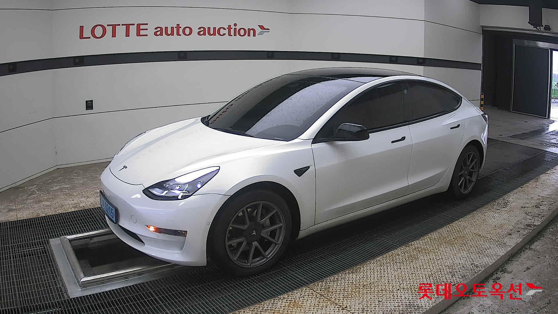 Tesla Model 3 - 11