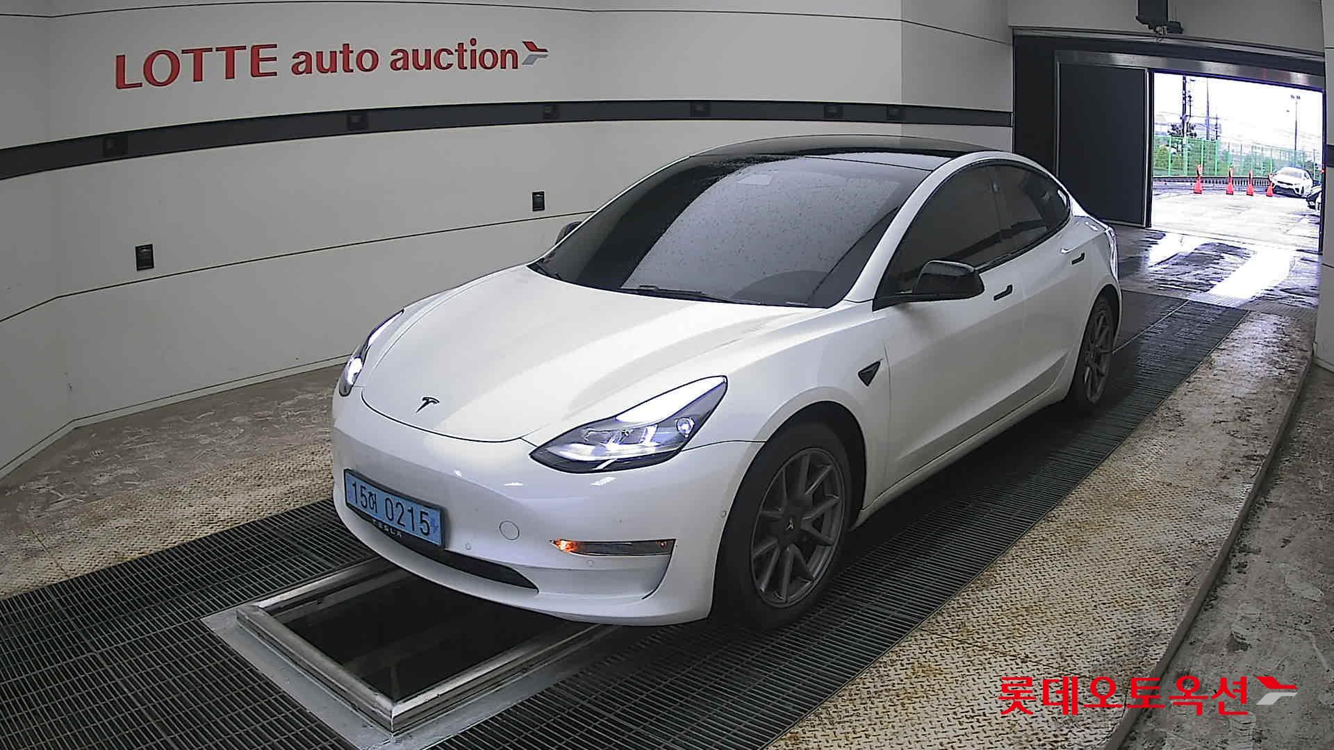 Tesla Model 3 - 3