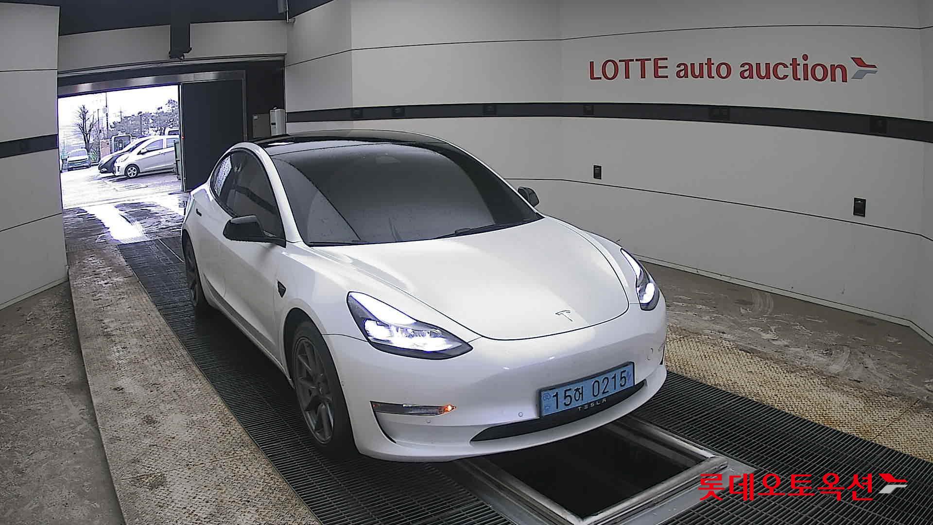 Tesla Model 3 - 24