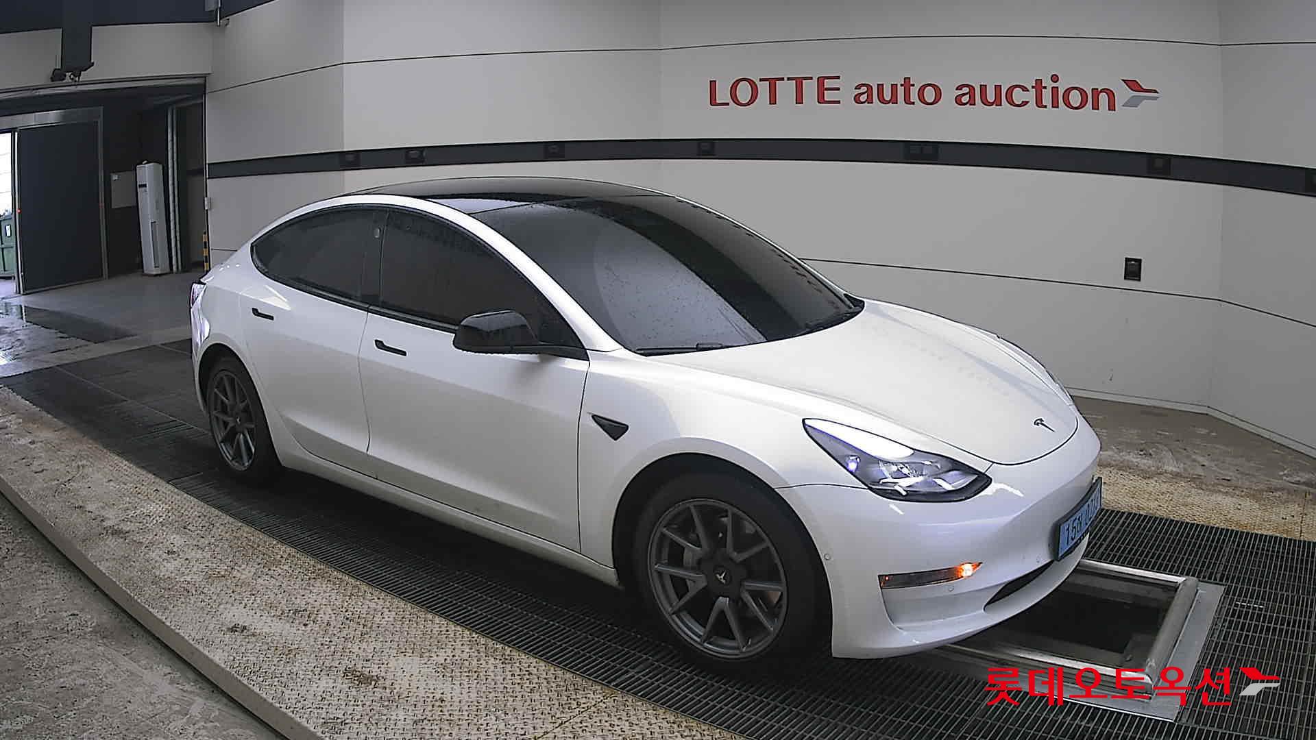Tesla Model 3 - 23