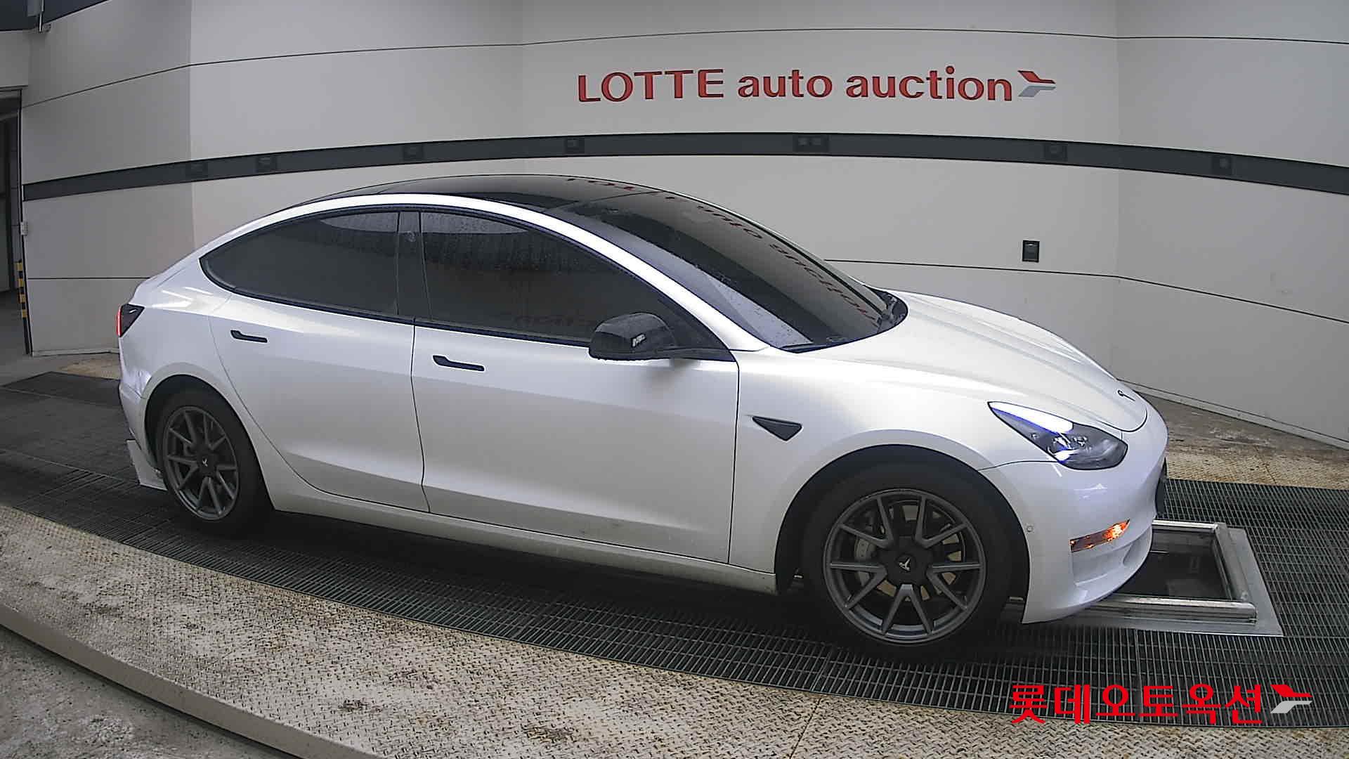 Tesla Model 3 - 22