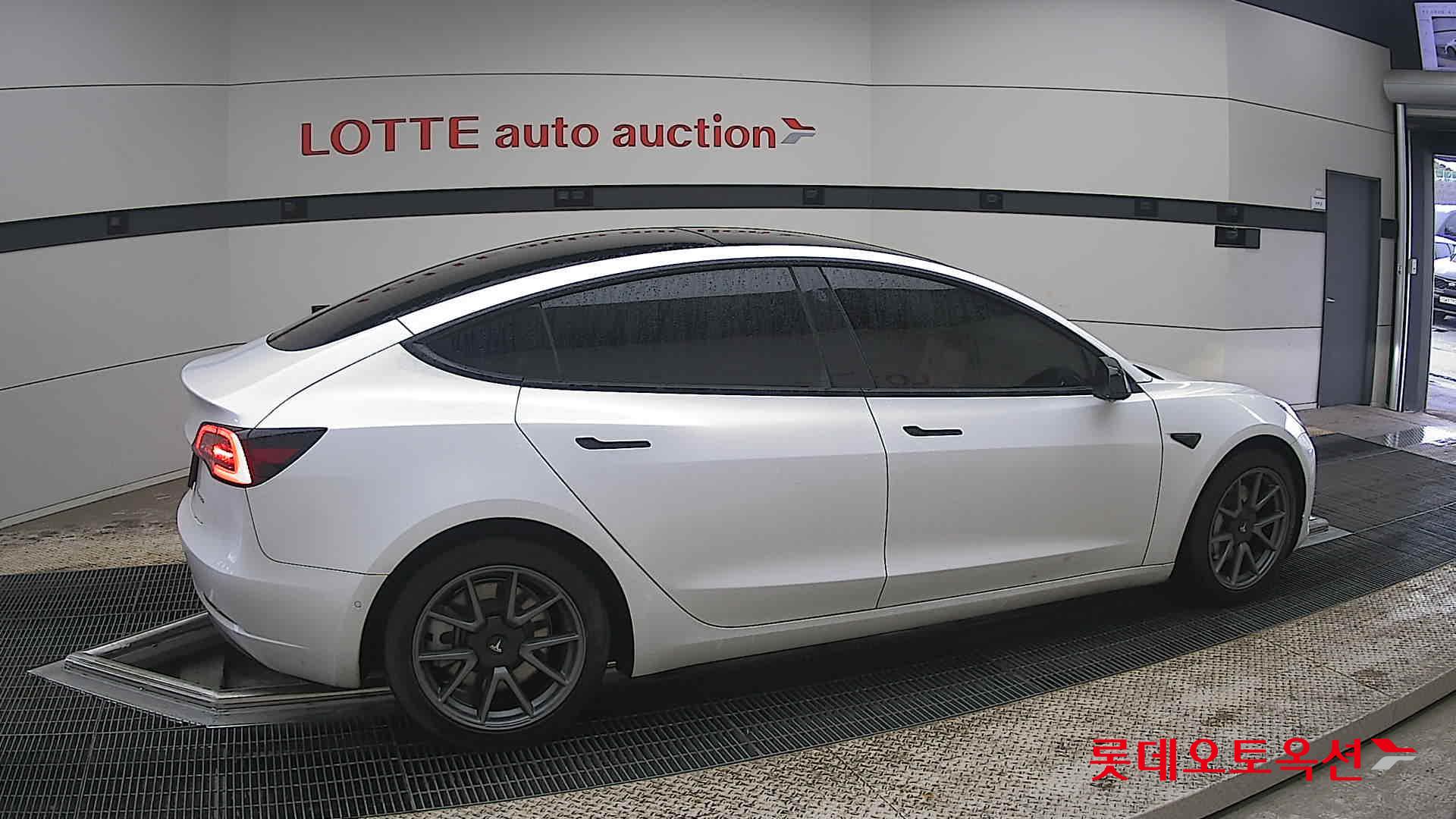 Tesla Model 3 - 20