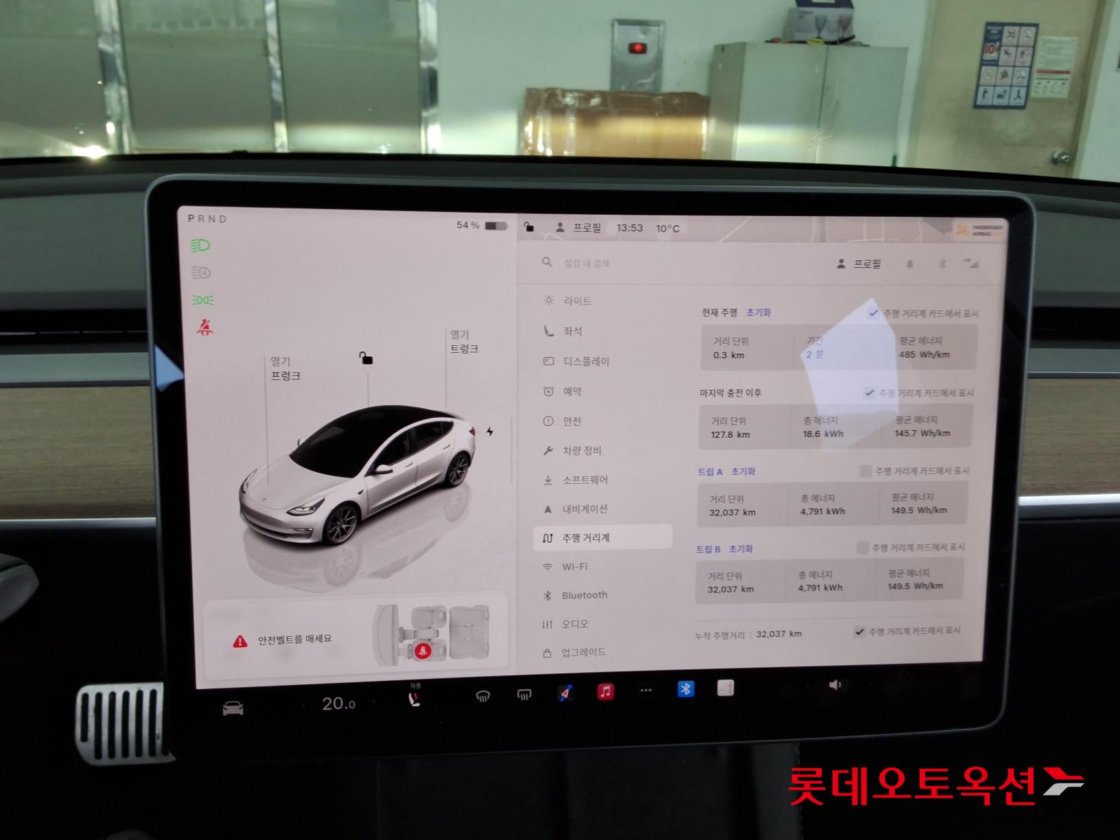 Tesla Model 3 - 32