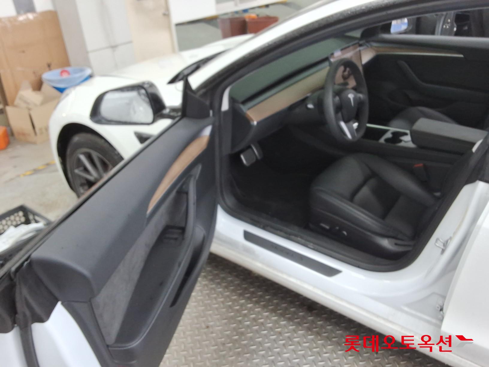 Tesla Model 3 - 36