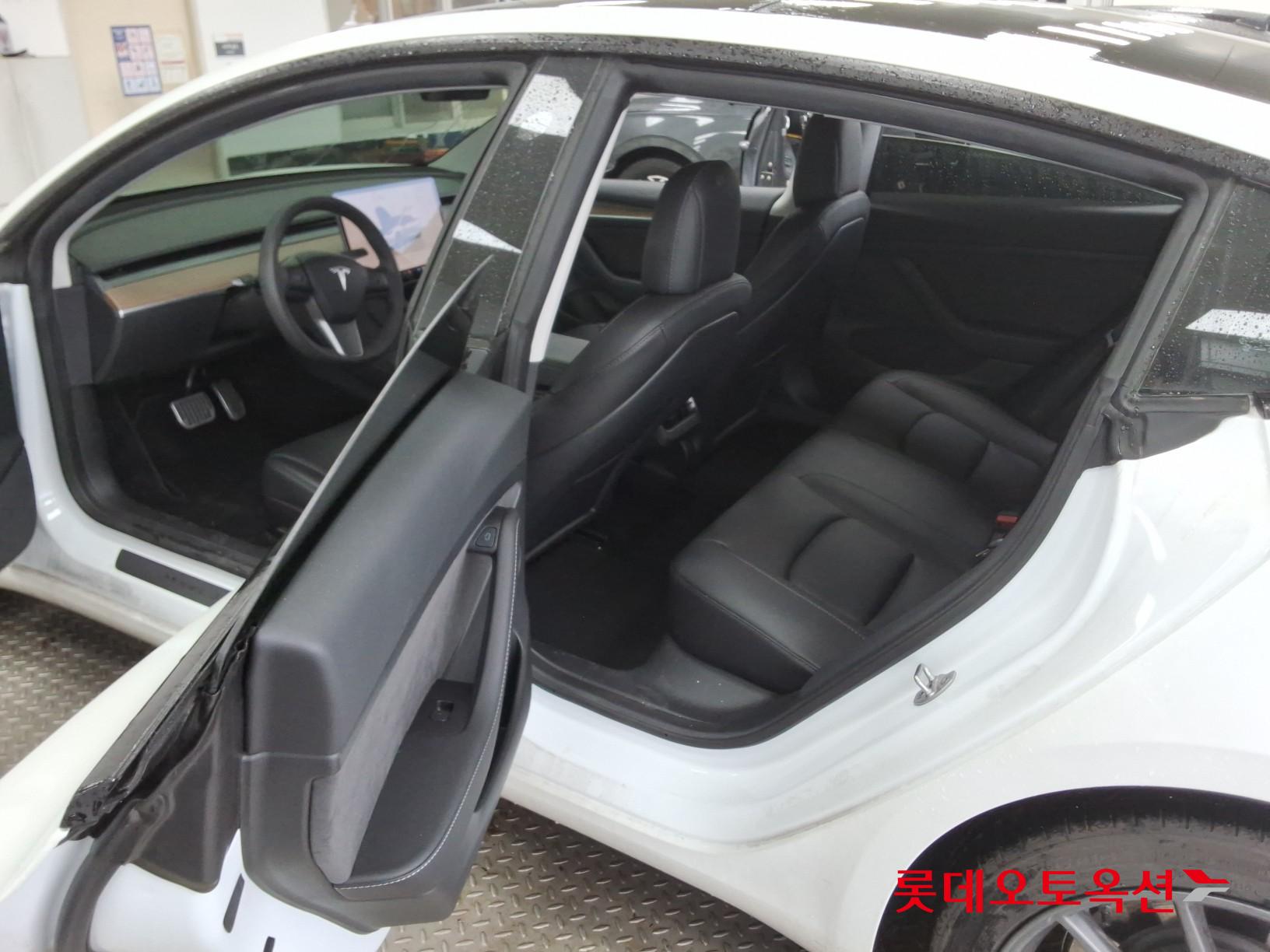 Tesla Model 3 - 37