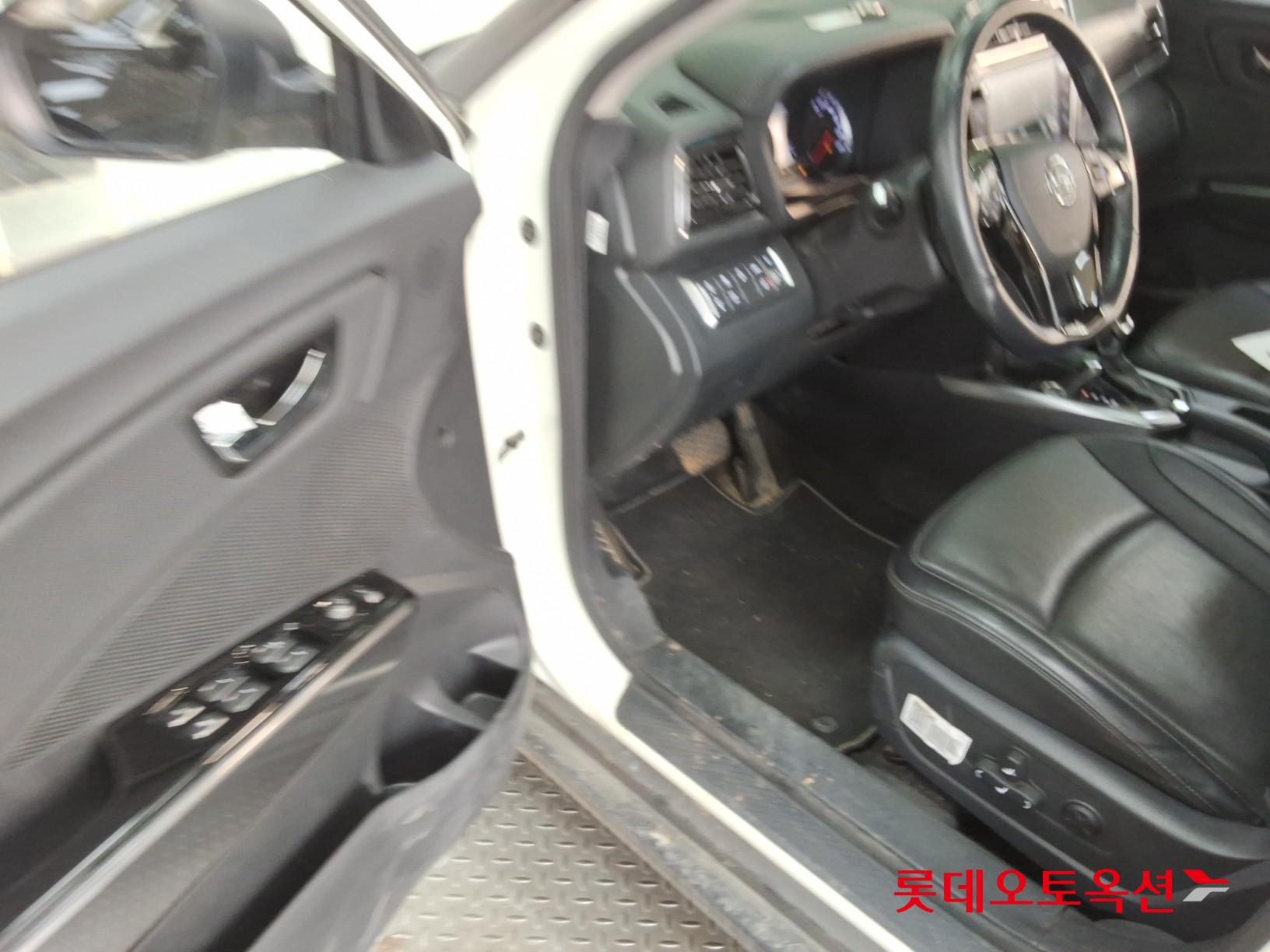 KG Mobility Tivoli 2022 - Image 36