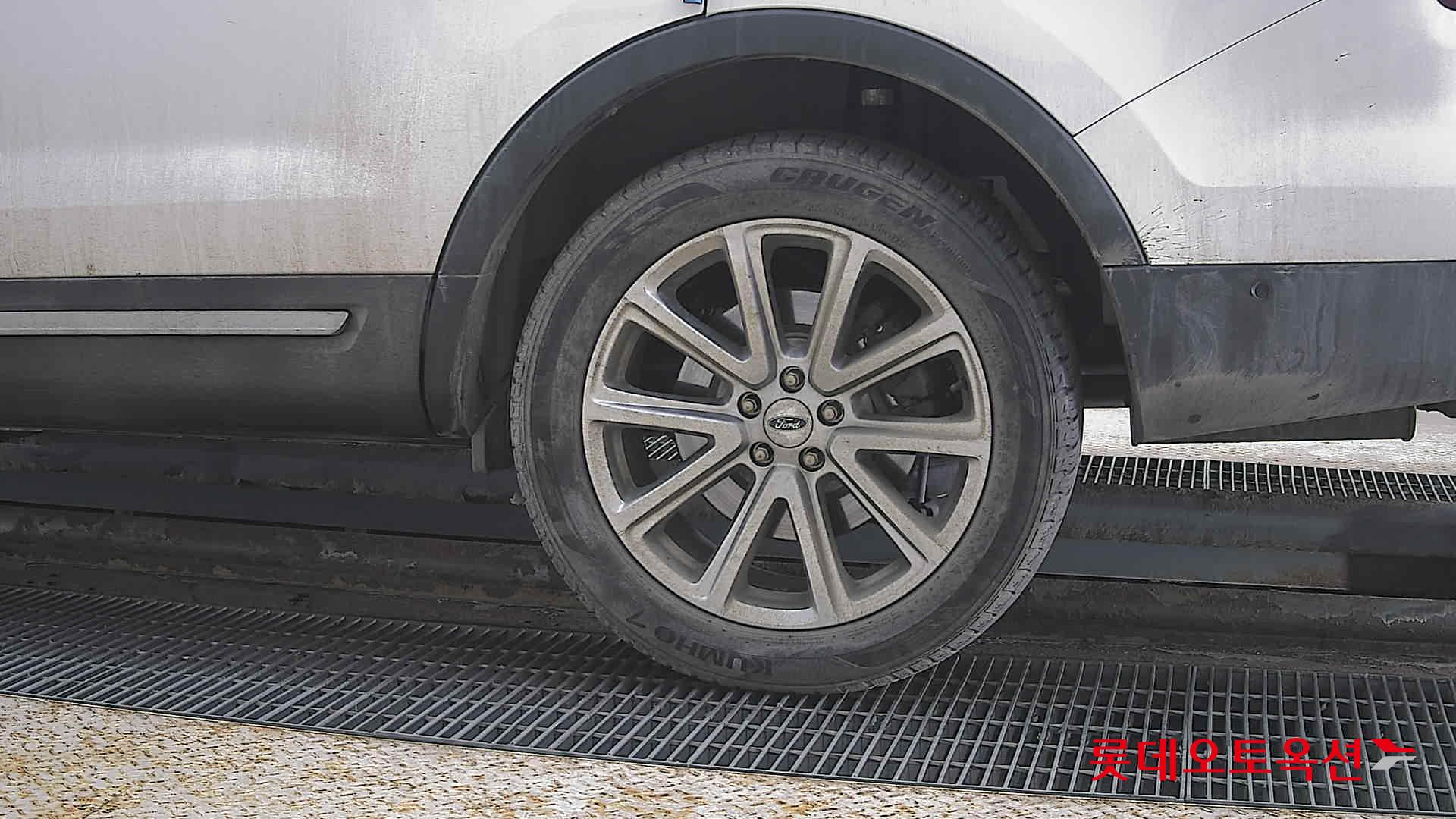 2017 - Ford EXPLORER