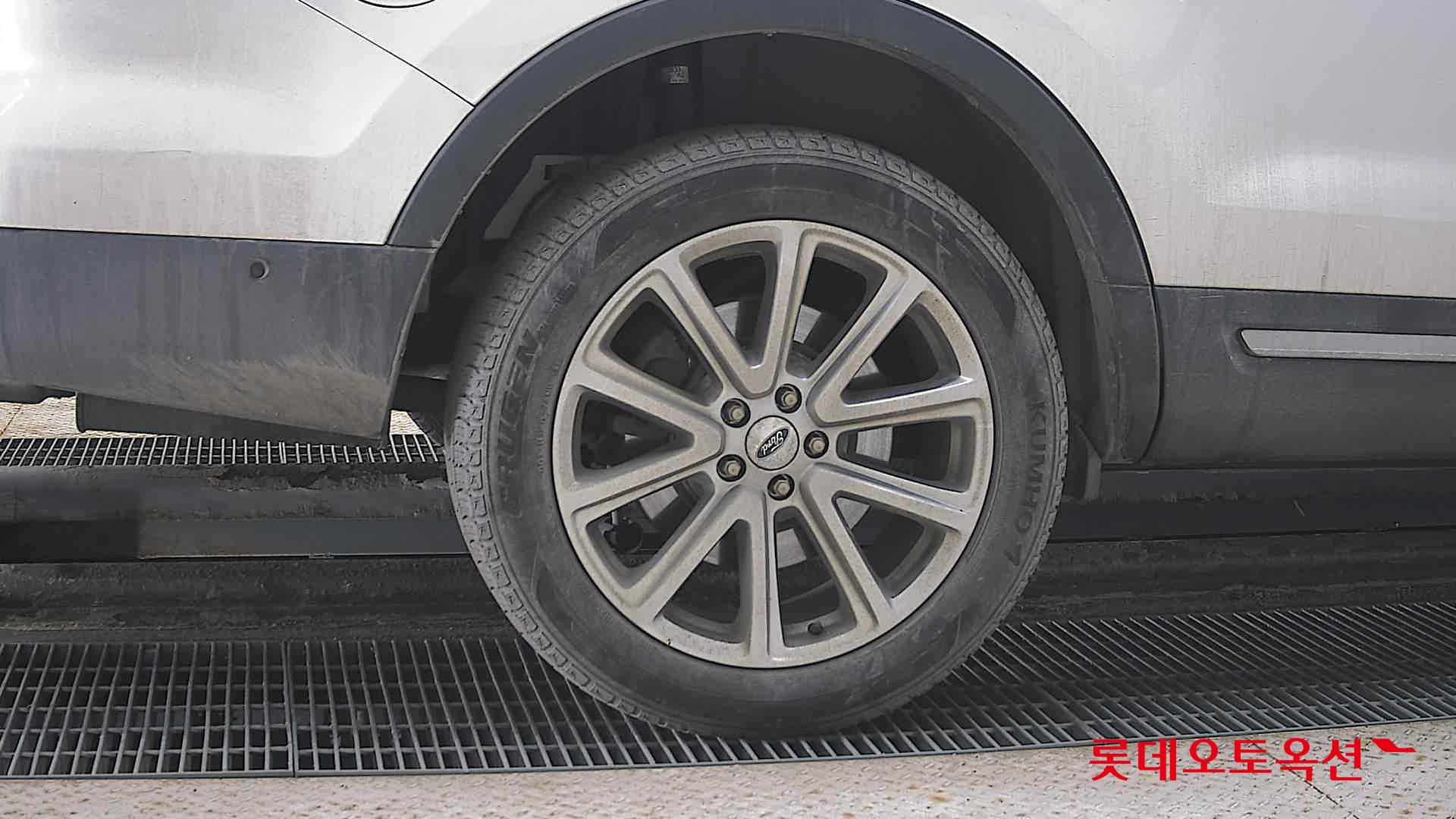 2017 - Ford EXPLORER