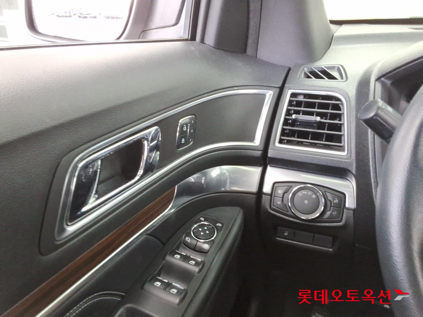 2017 - Ford EXPLORER