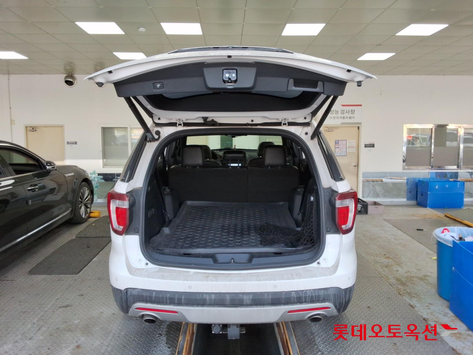 2017 - Ford EXPLORER