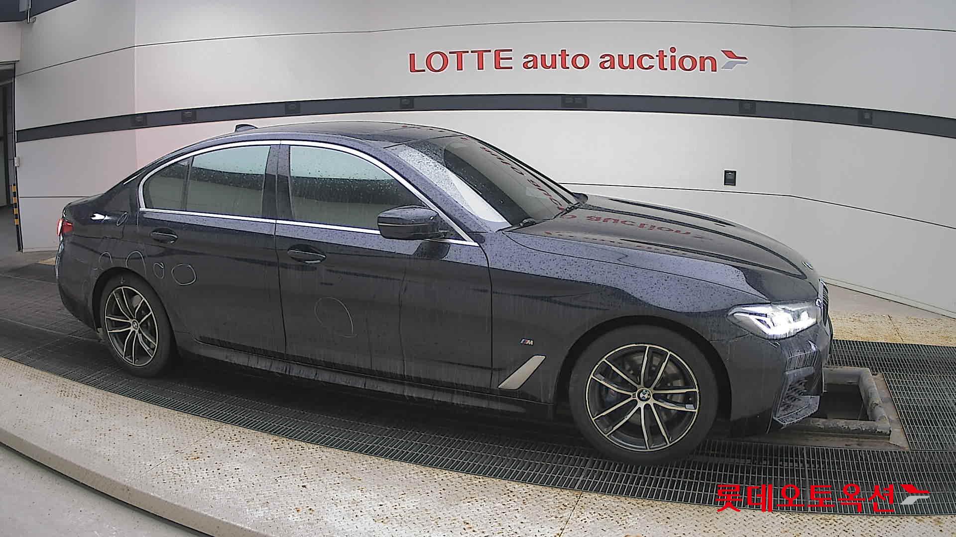2021 - BMW 523D