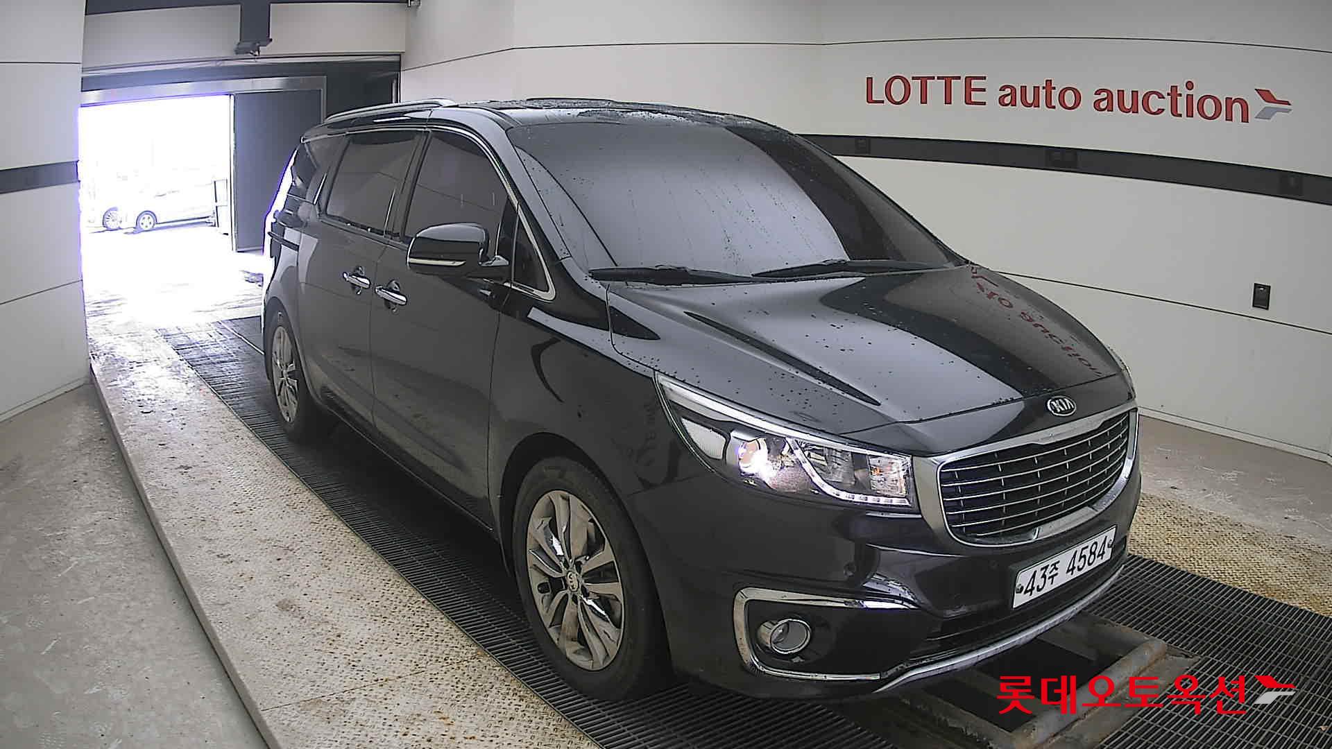 2016 - Kia CARNIVAL