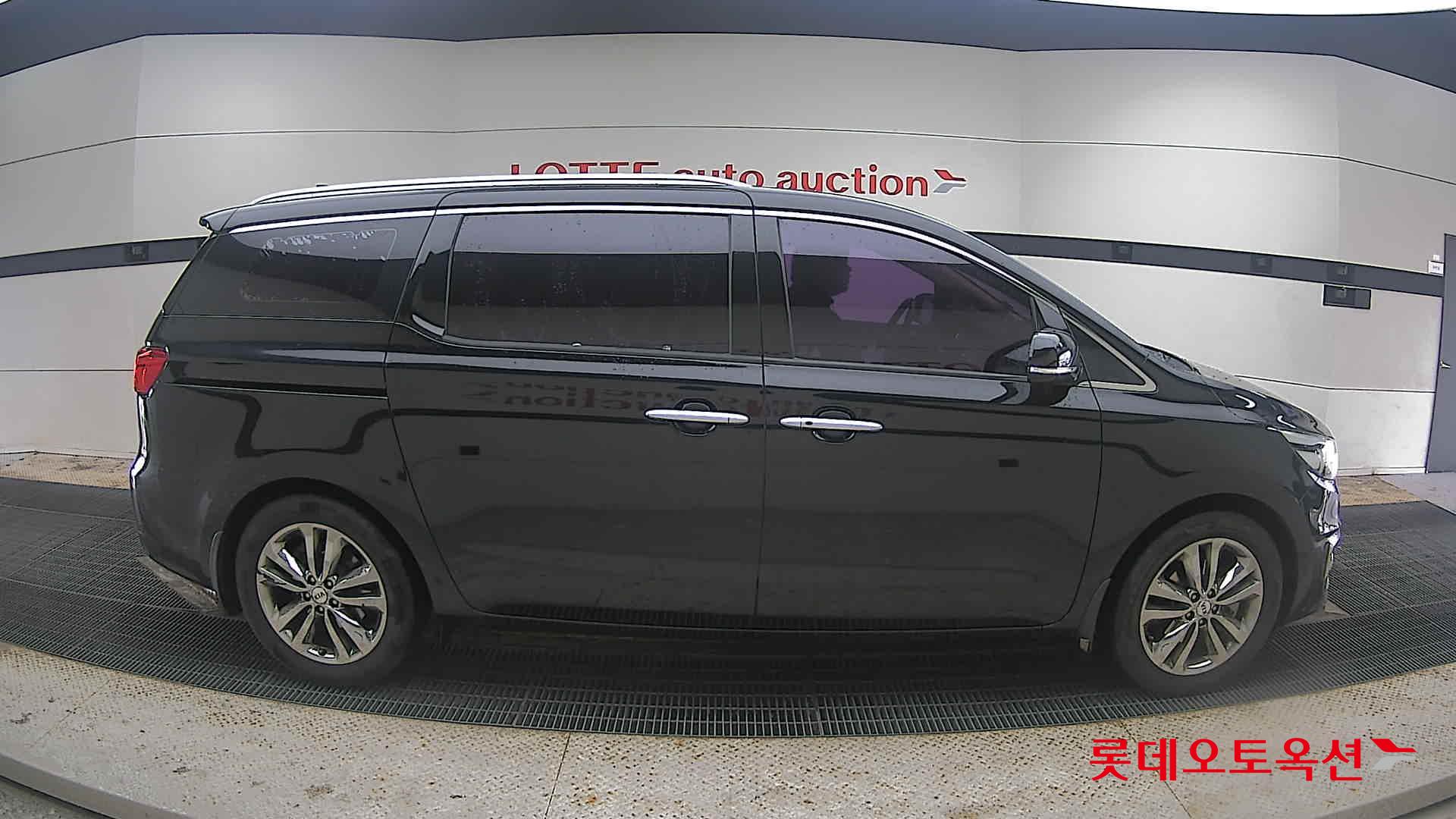 2016 - Kia CARNIVAL