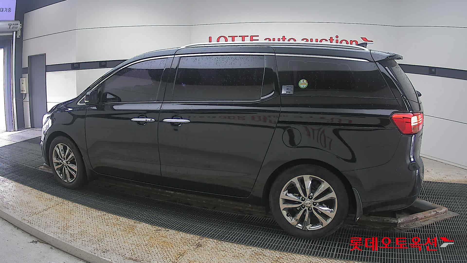 2016 - Kia CARNIVAL