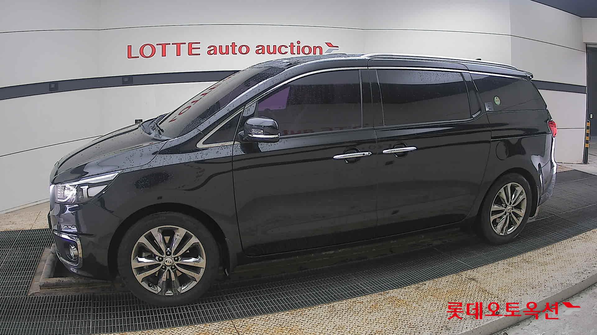 2016 - Kia CARNIVAL
